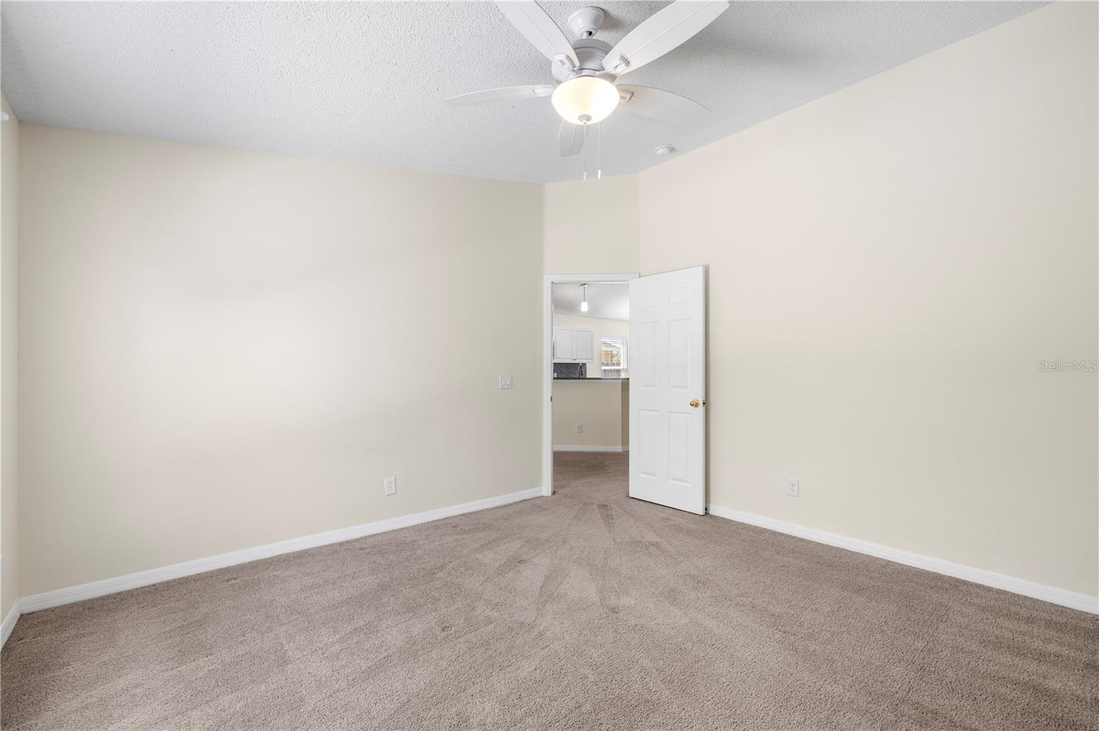 Image 25 of 56 For 25016 Hyde Park Boulevard