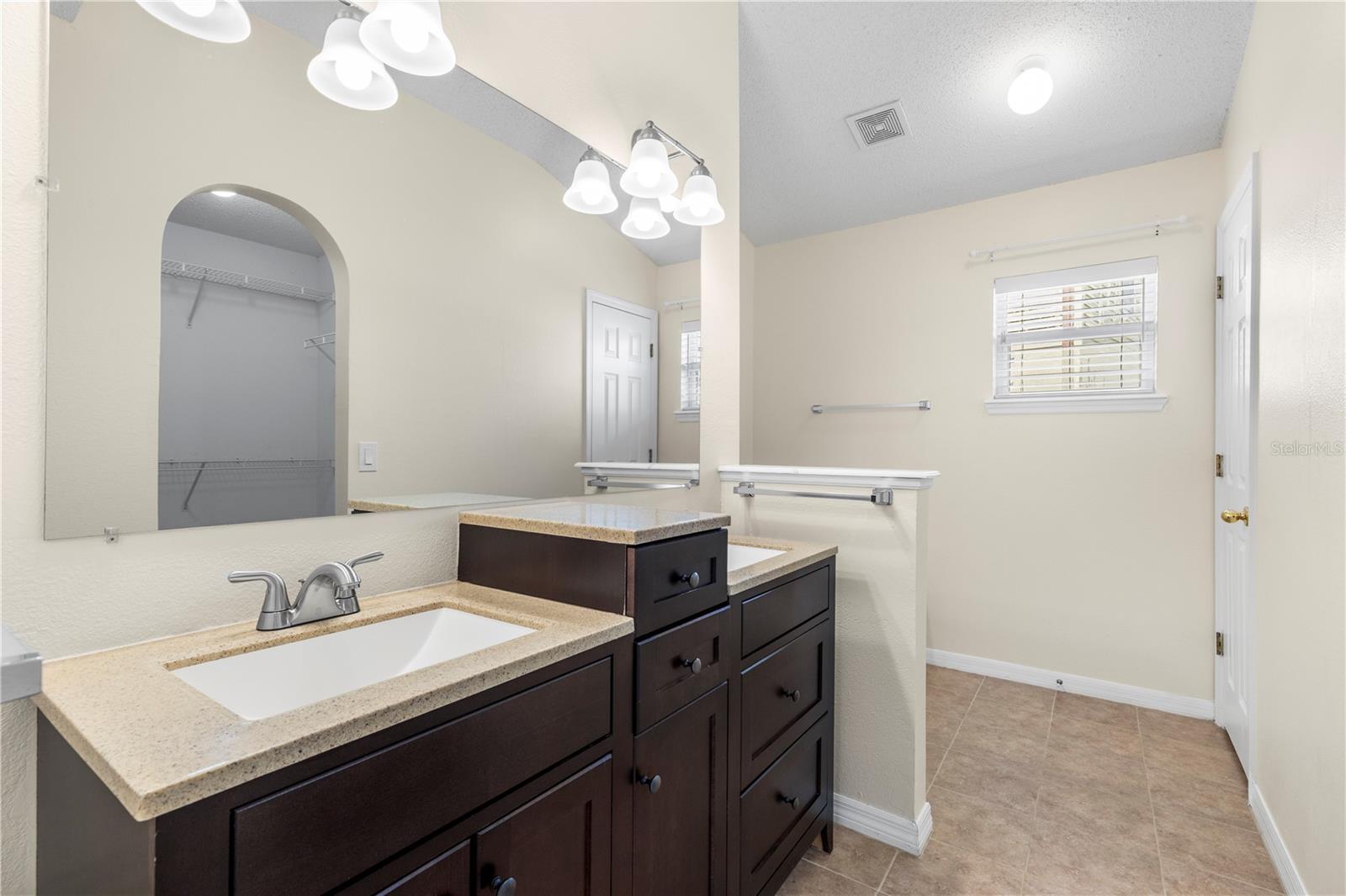 Image 26 of 56 For 25016 Hyde Park Boulevard