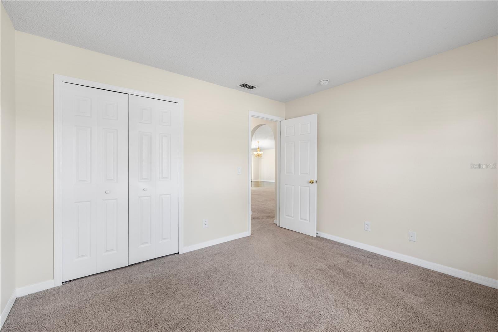 Image 31 of 56 For 25016 Hyde Park Boulevard