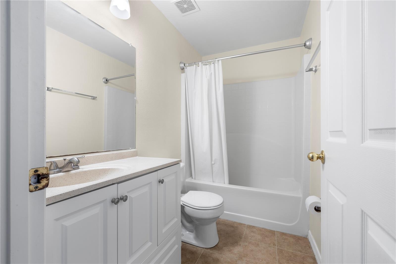 Image 33 of 56 For 25016 Hyde Park Boulevard