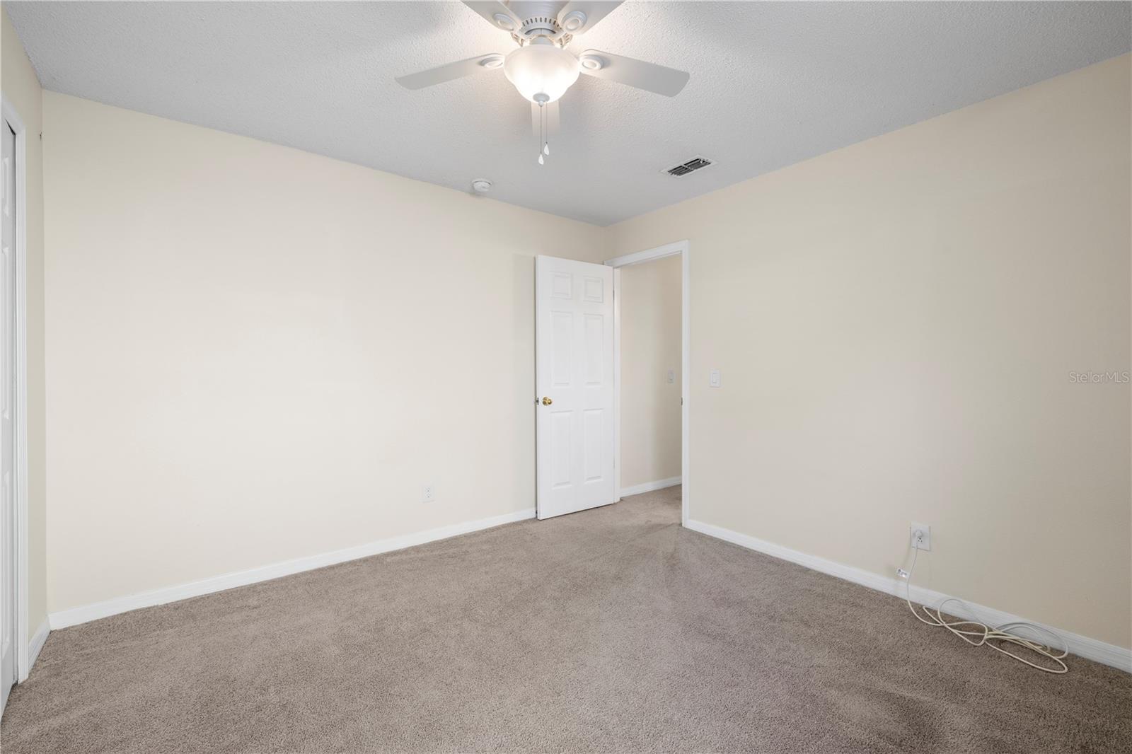 Image 35 of 56 For 25016 Hyde Park Boulevard