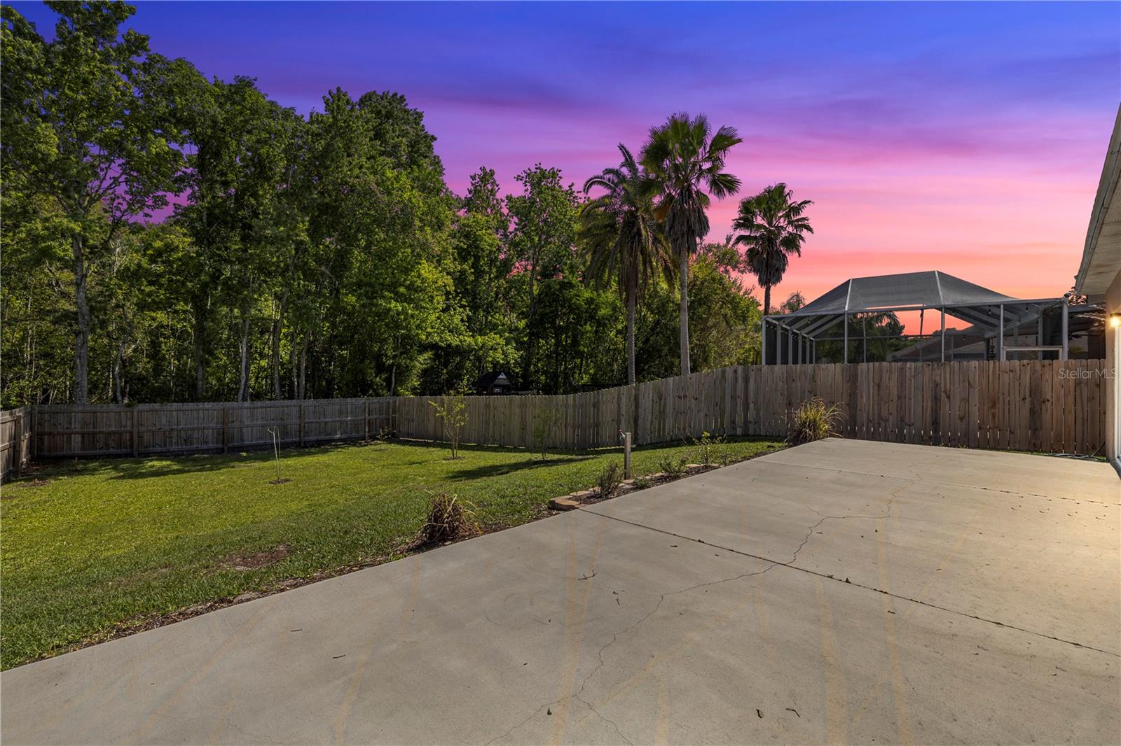 Image 37 of 56 For 25016 Hyde Park Boulevard