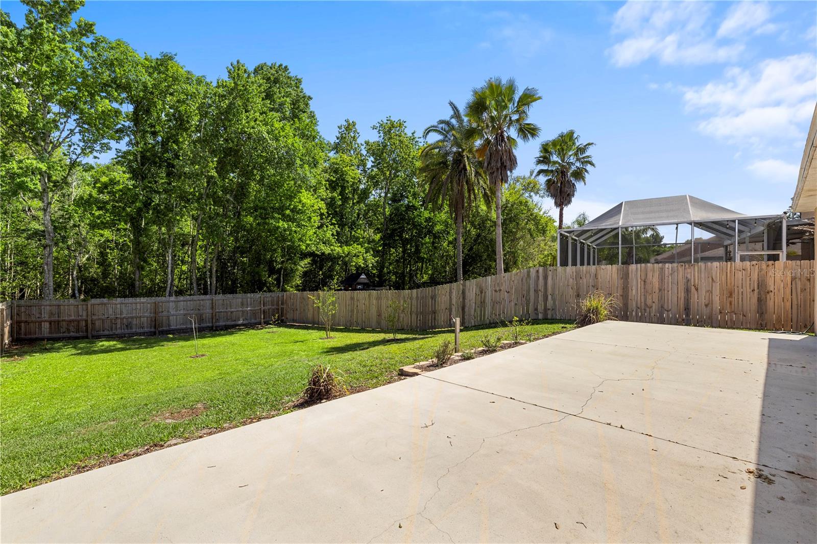 Image 39 of 56 For 25016 Hyde Park Boulevard