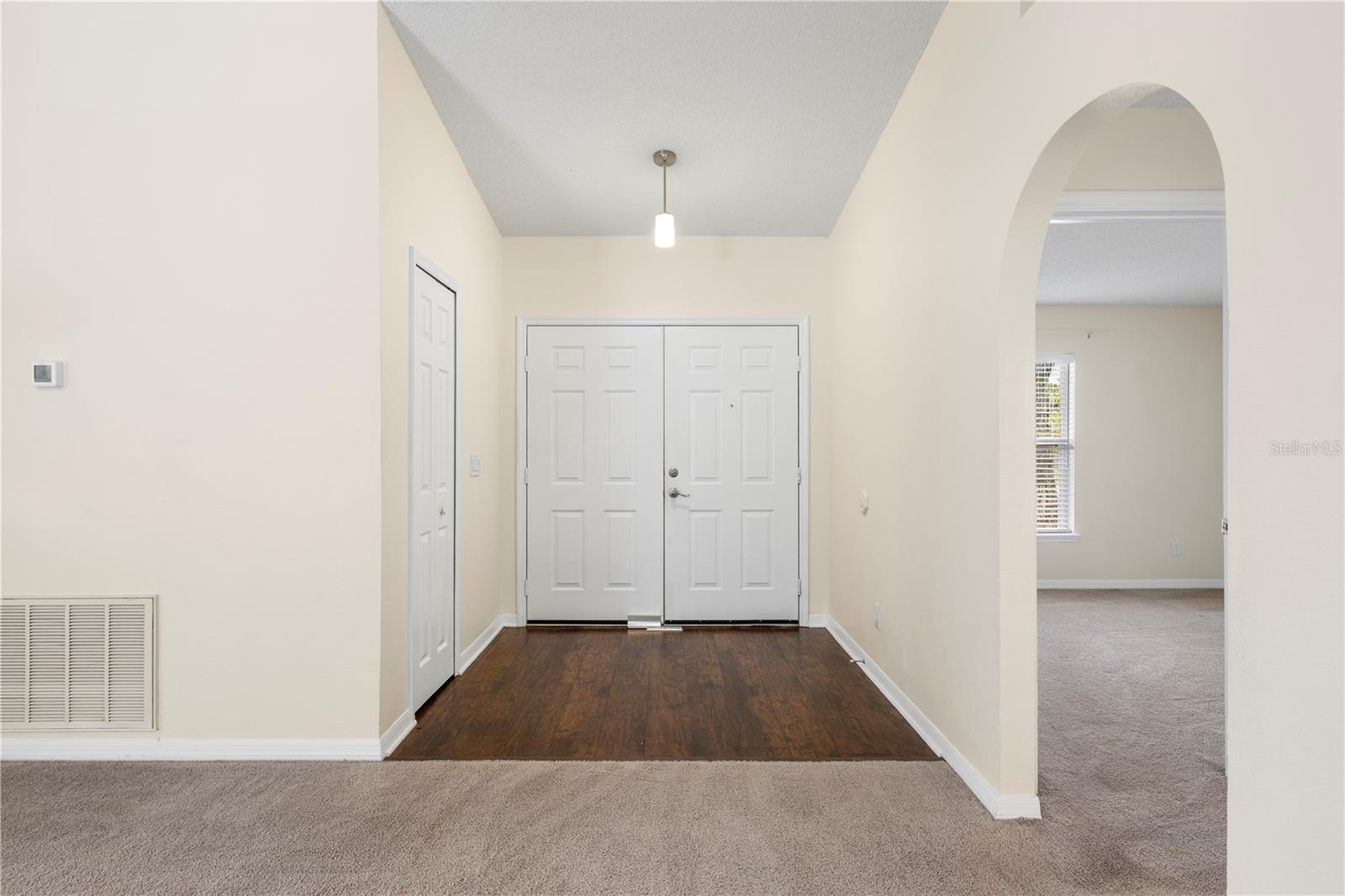 Image 7 of 56 For 25016 Hyde Park Boulevard