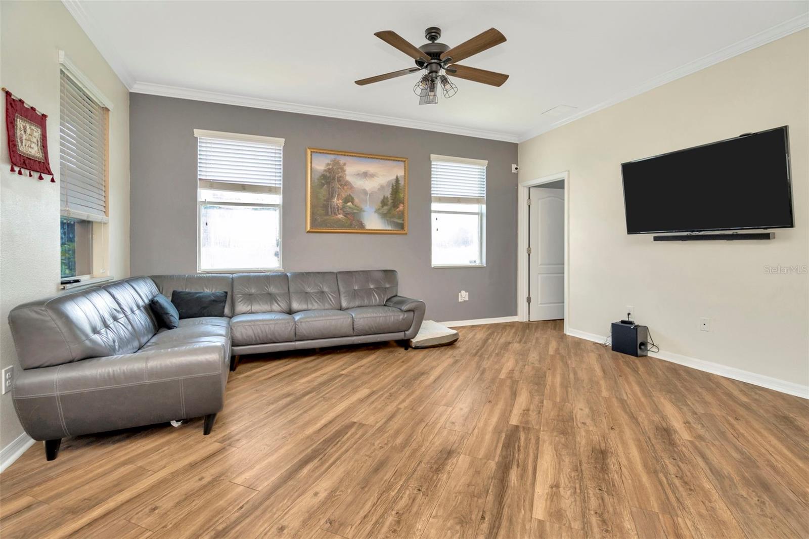 Image 21 of 45 For 313 Shell Manor Drive