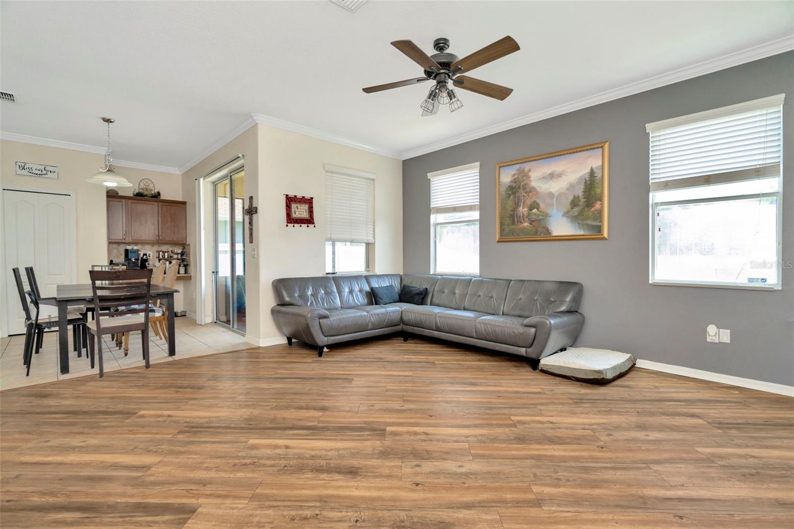 Image 22 of 45 For 313 Shell Manor Drive