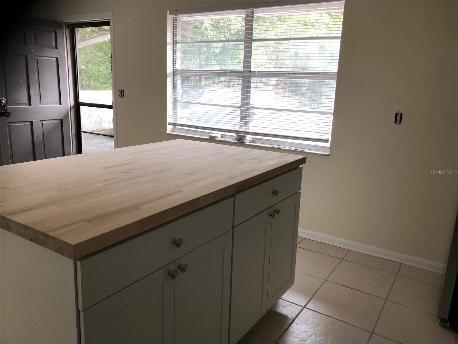 Image 6 of 28 For 135 Madison Circle N