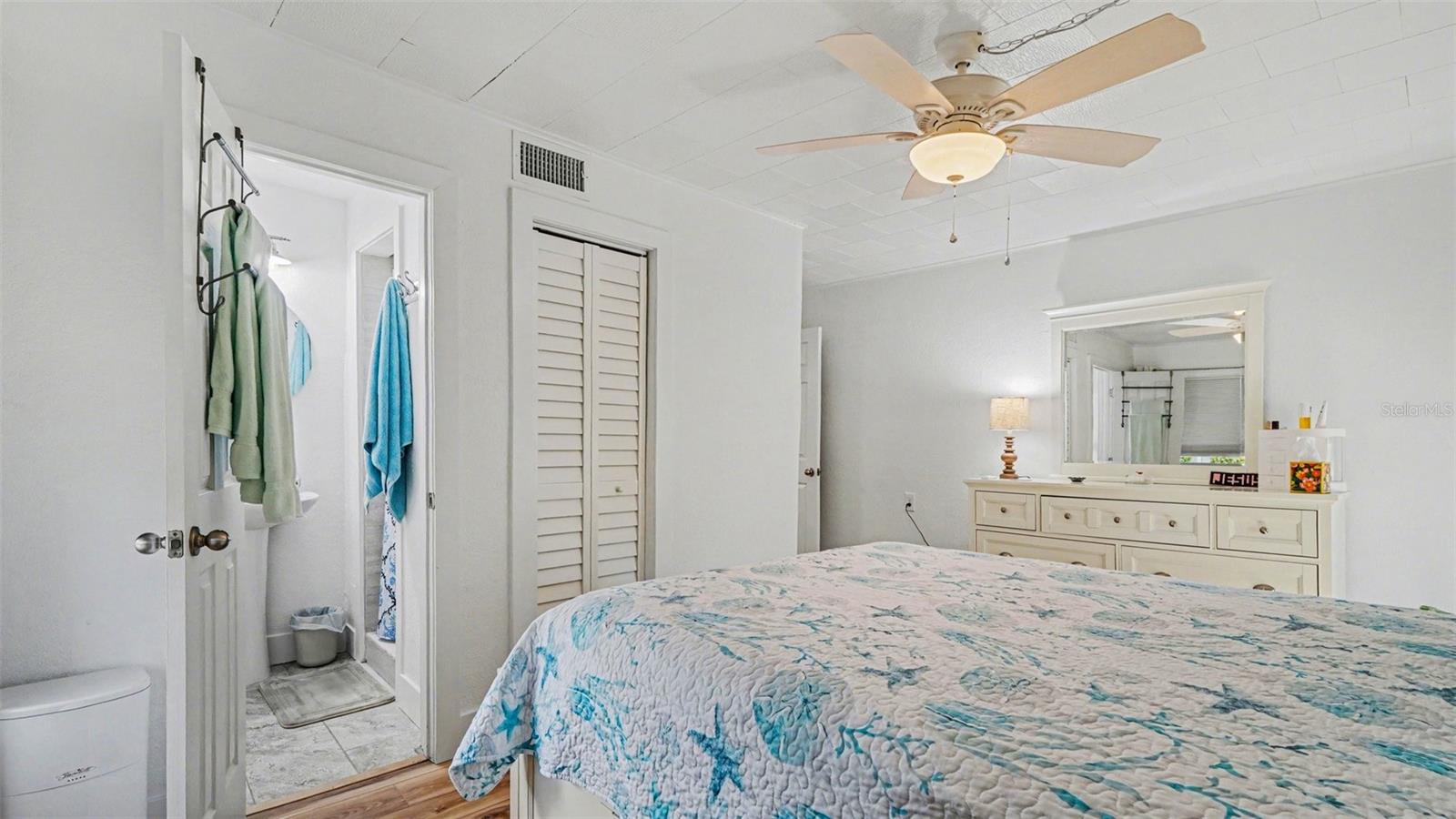 Image 18 of 35 For 10684 Halls River Road 2