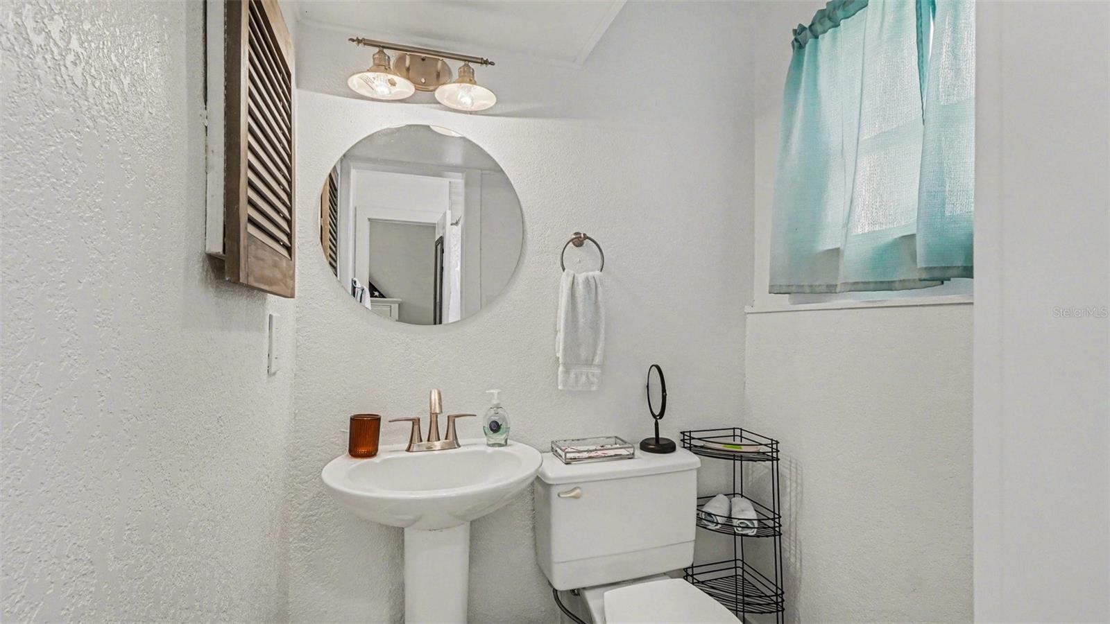 Image 24 of 35 For 10684 Halls River Road 2