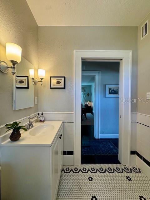 Image 27 of 54 For 1720 Scranton Street S