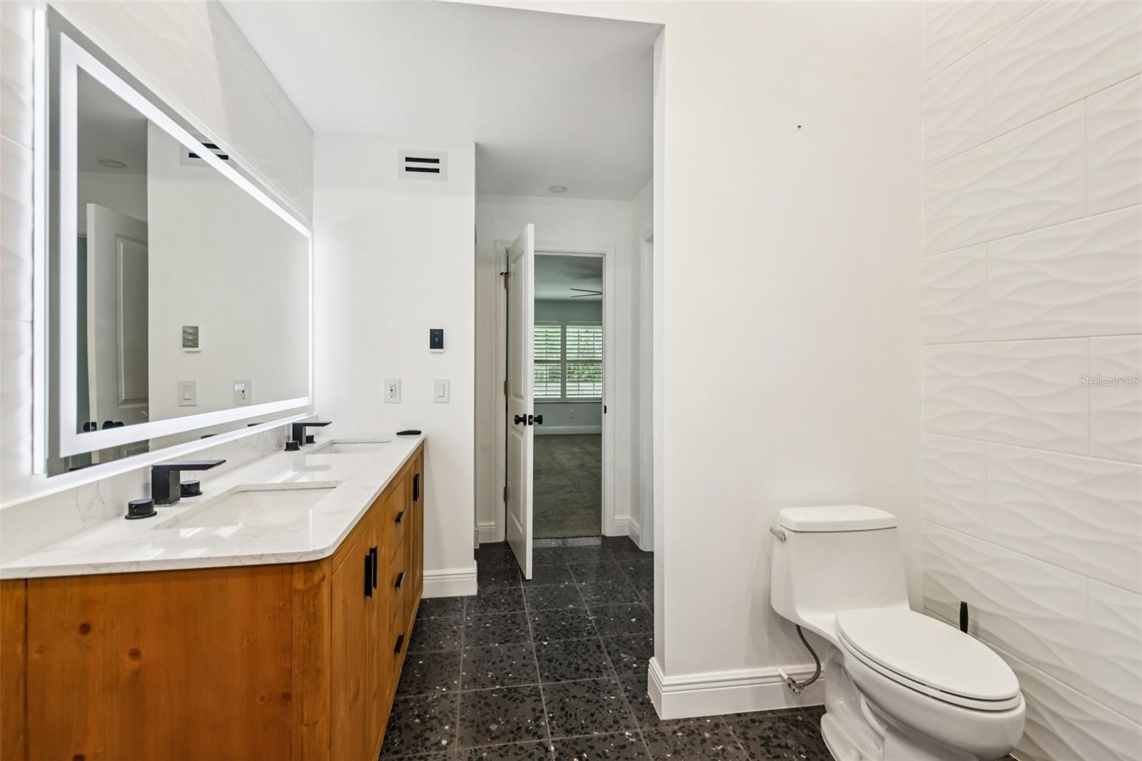 Image 16 of 40 For 490 Hidden Ridge Drive