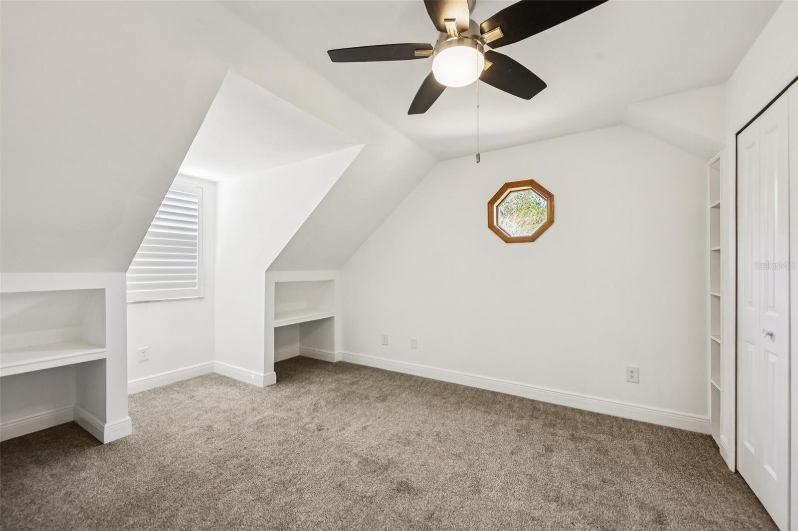 Image 17 of 40 For 490 Hidden Ridge Drive