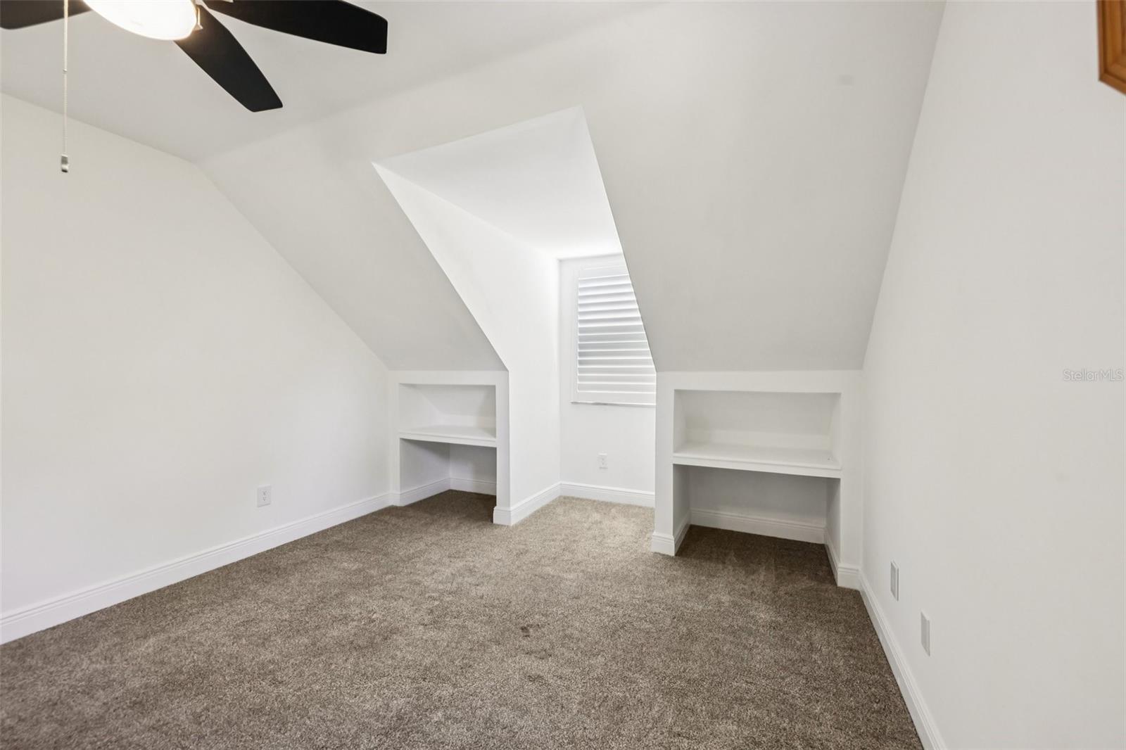 Image 18 of 40 For 490 Hidden Ridge Drive