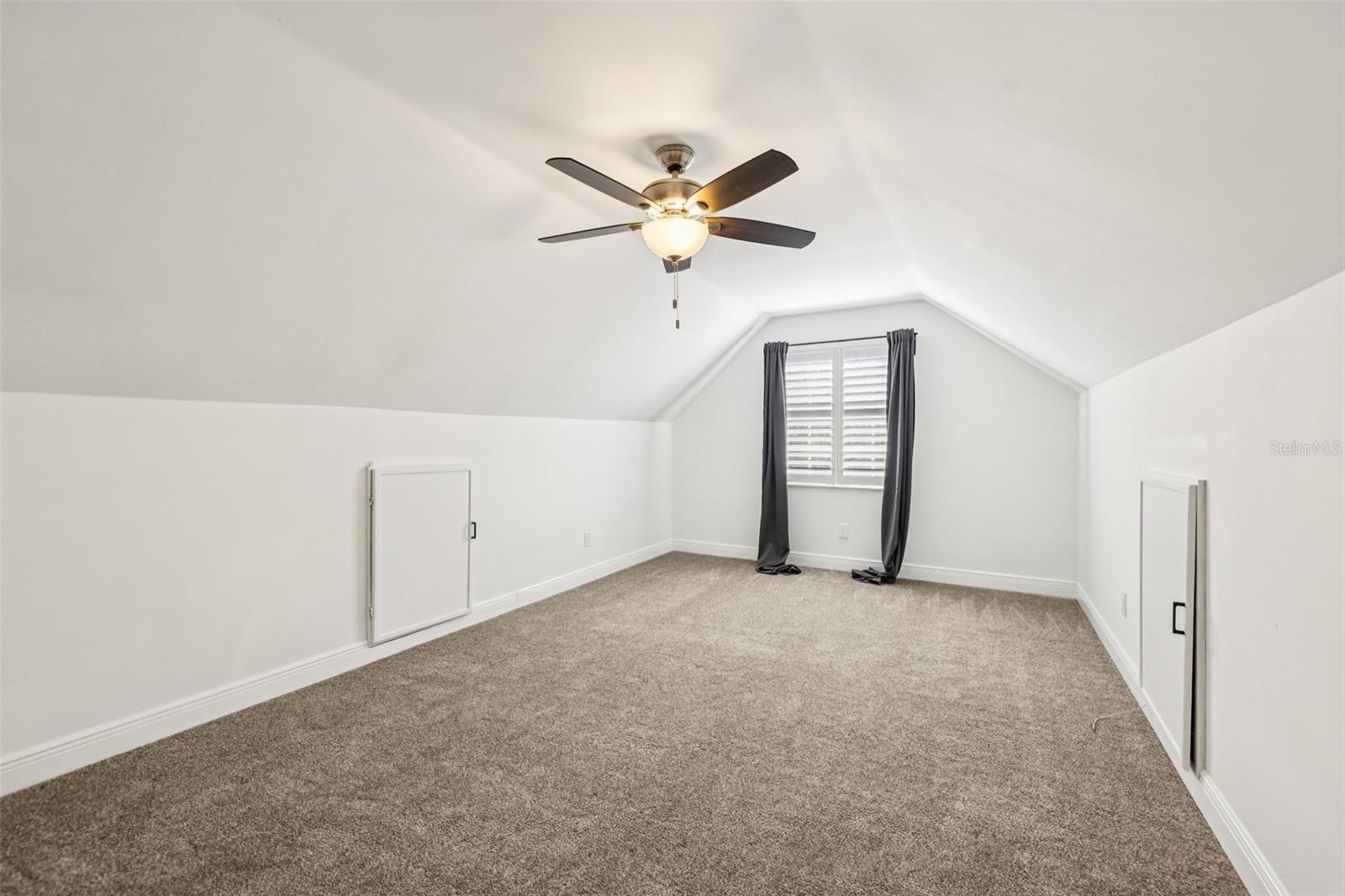 Image 19 of 40 For 490 Hidden Ridge Drive