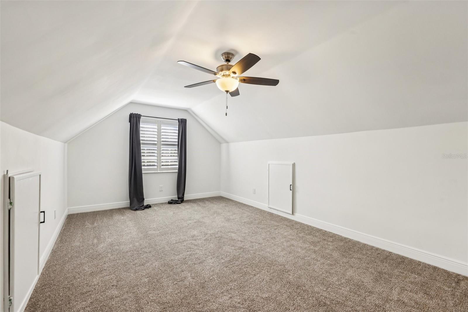 Image 20 of 40 For 490 Hidden Ridge Drive