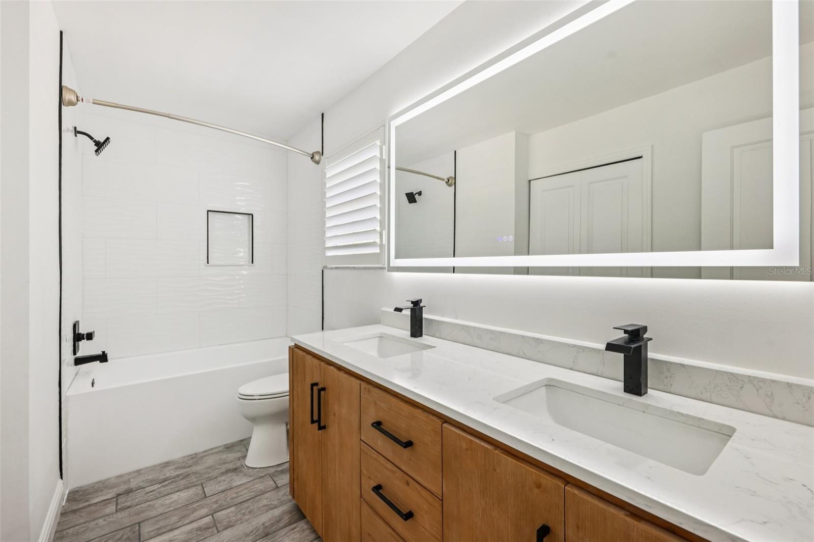 Image 21 of 40 For 490 Hidden Ridge Drive