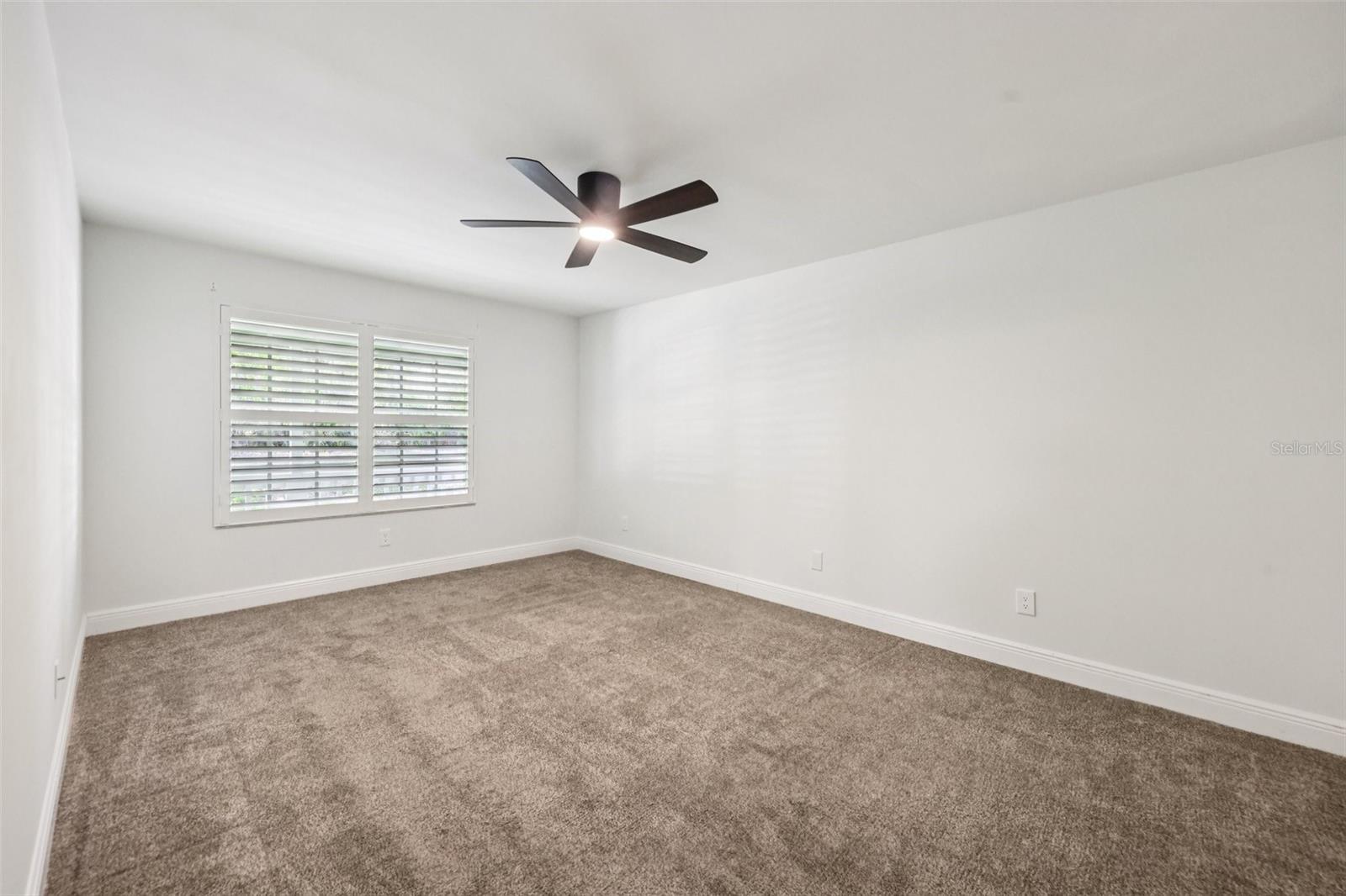 Image 5 of 40 For 490 Hidden Ridge Drive