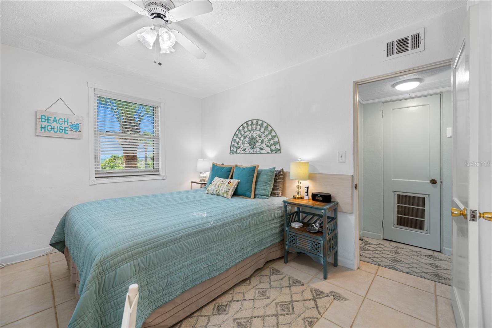 Image 22 of 43 For 6700 Sunset Way 406