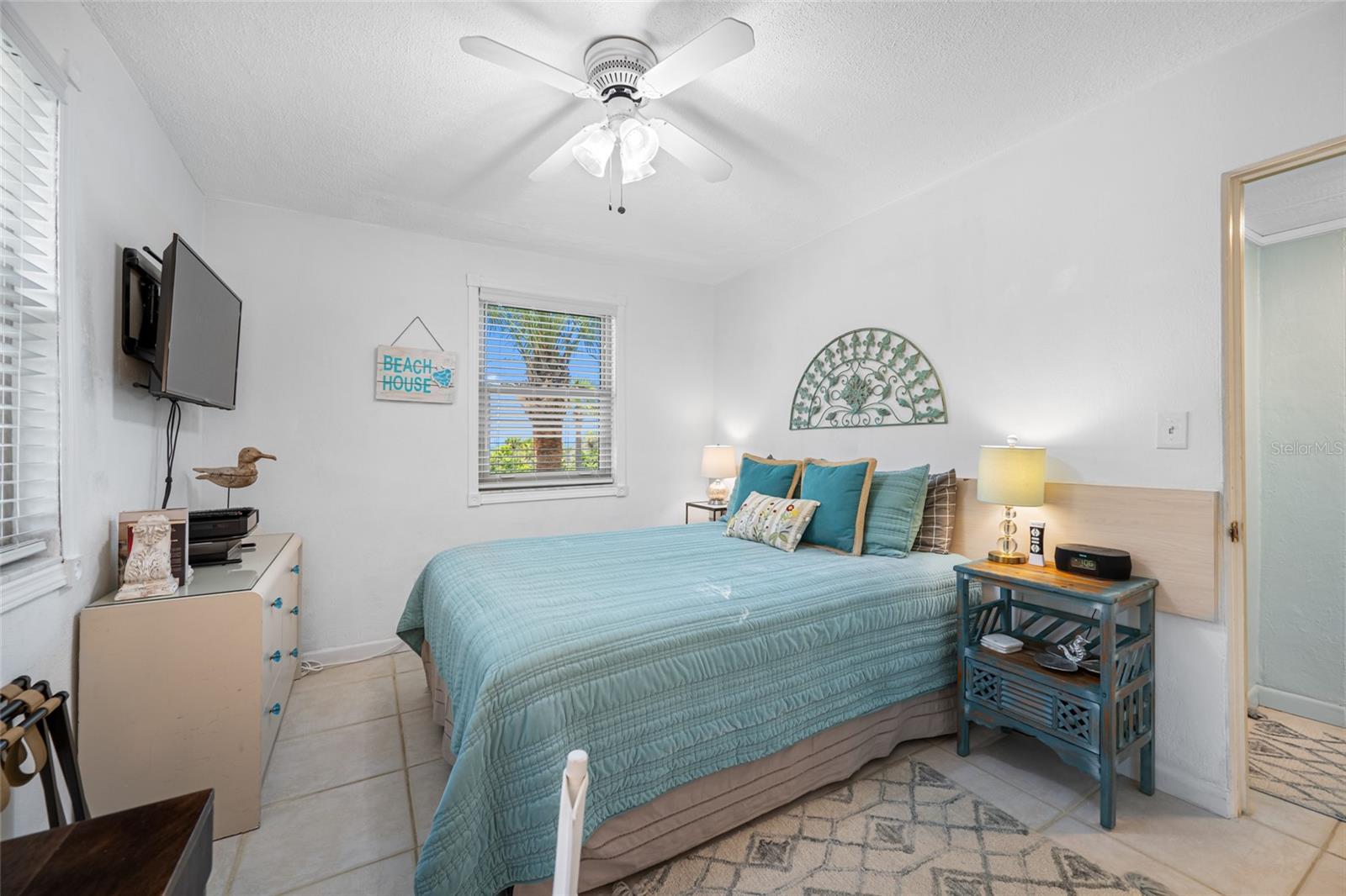 Image 23 of 43 For 6700 Sunset Way 406