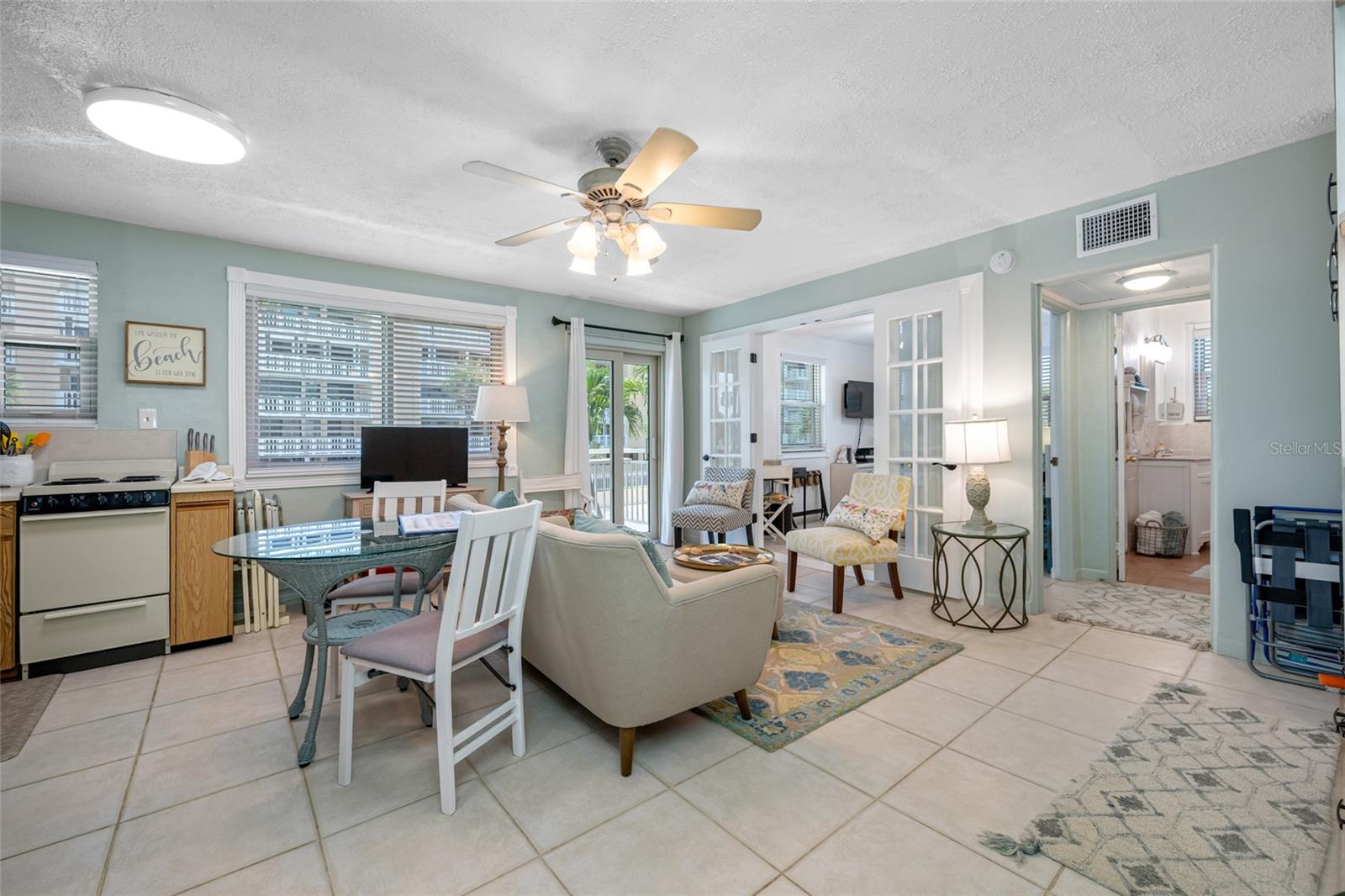 Image 7 of 43 For 6700 Sunset Way 406