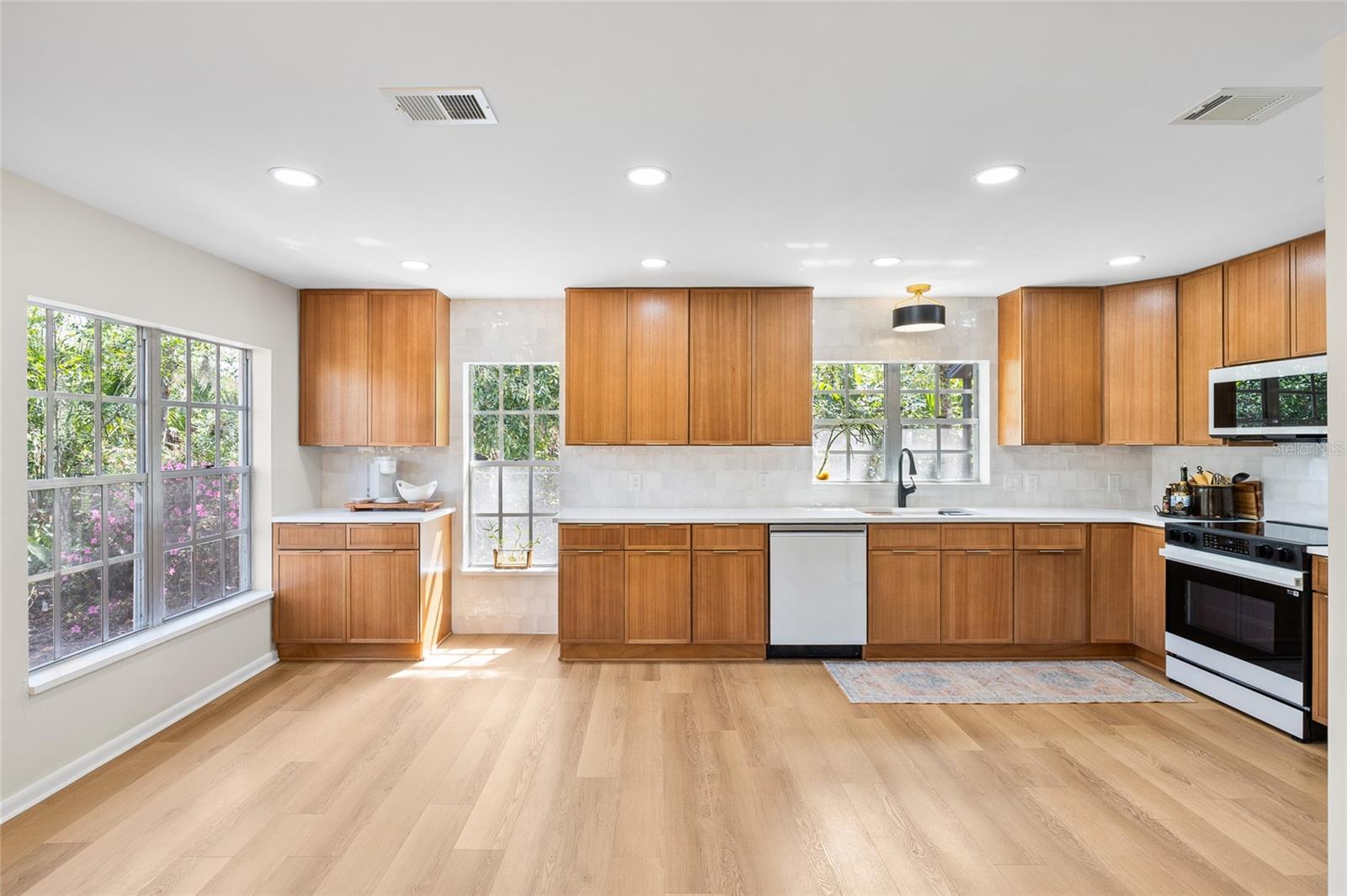 Image 5 of 45 For 6906 Valrie Lane