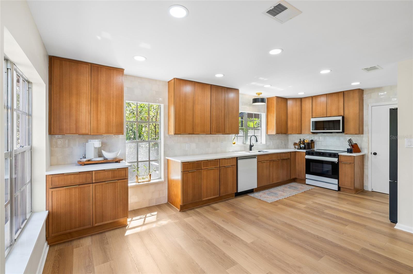 Image 6 of 45 For 6906 Valrie Lane