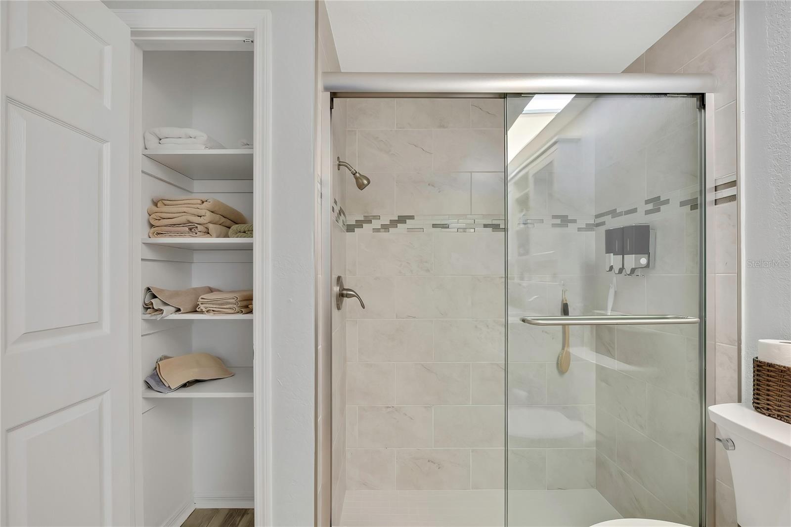 Image 17 of 37 For 3743 Meridean Place