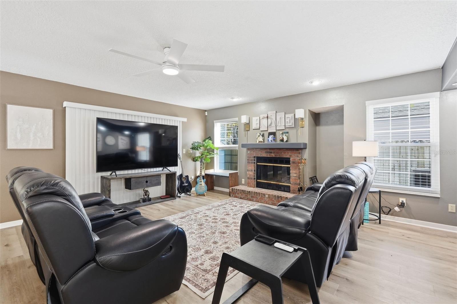 Image 14 of 41 For 3277 Montrose Circle