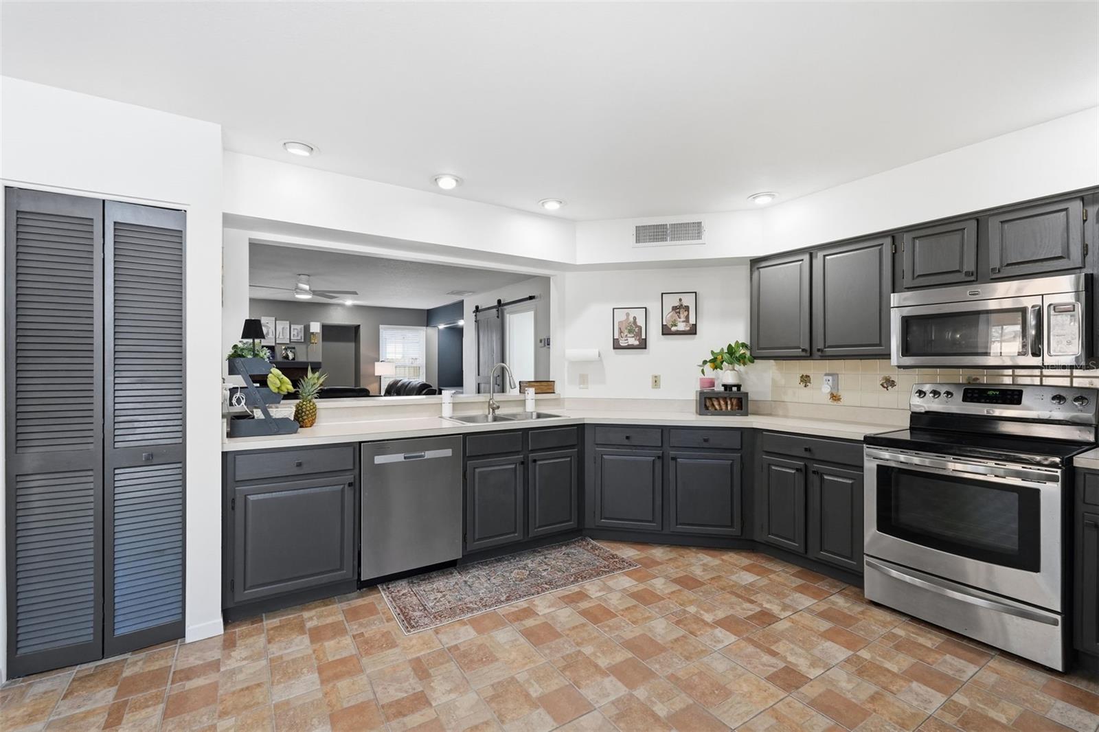 Image 9 of 41 For 3277 Montrose Circle