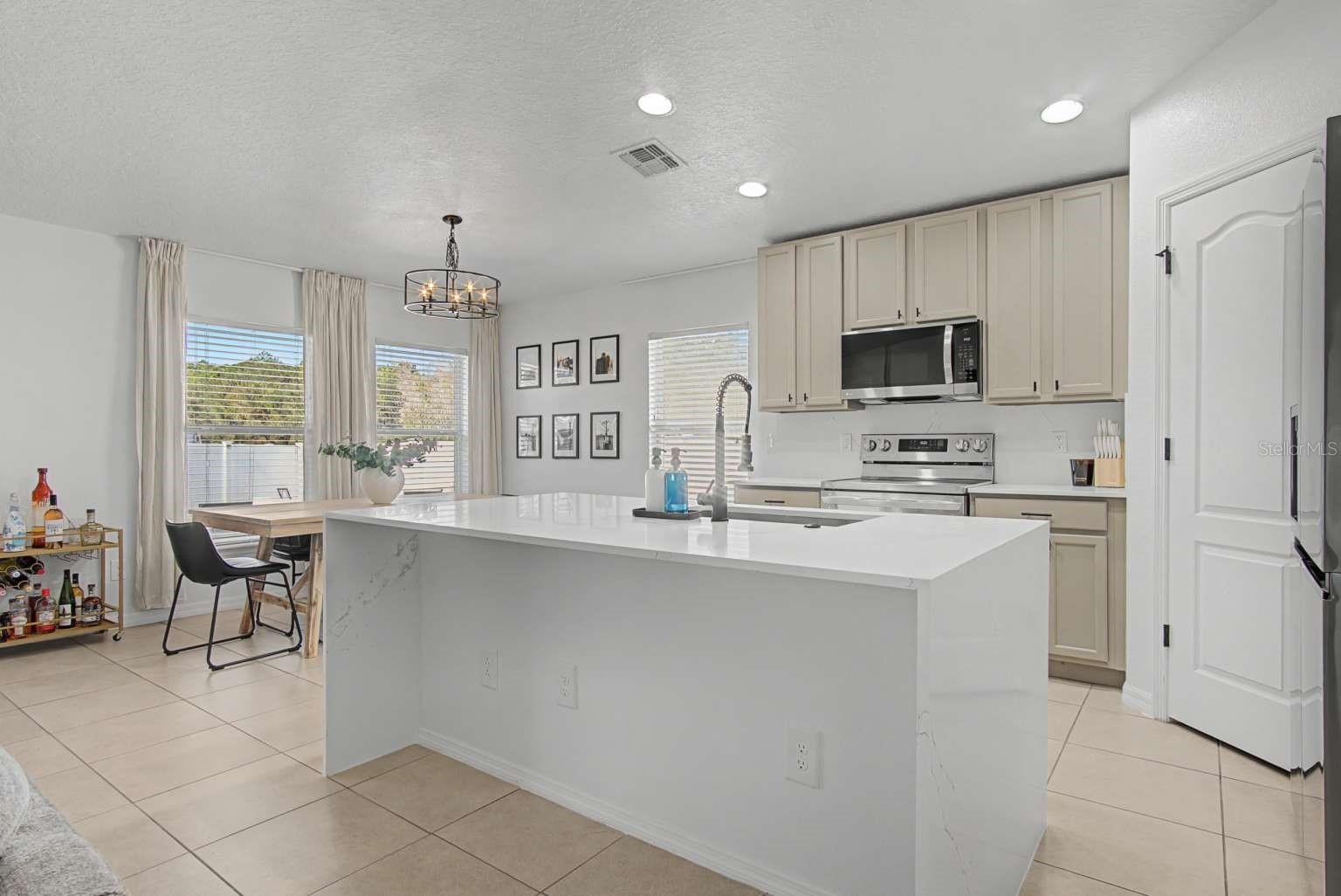 Image 6 of 35 For 10502 Bull Grass Drive