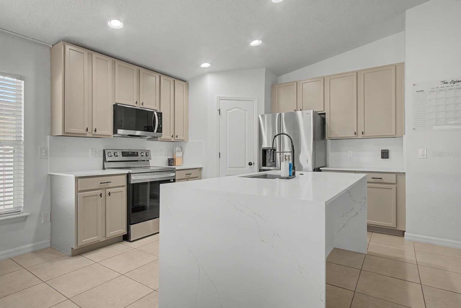 Image 7 of 35 For 10502 Bull Grass Drive