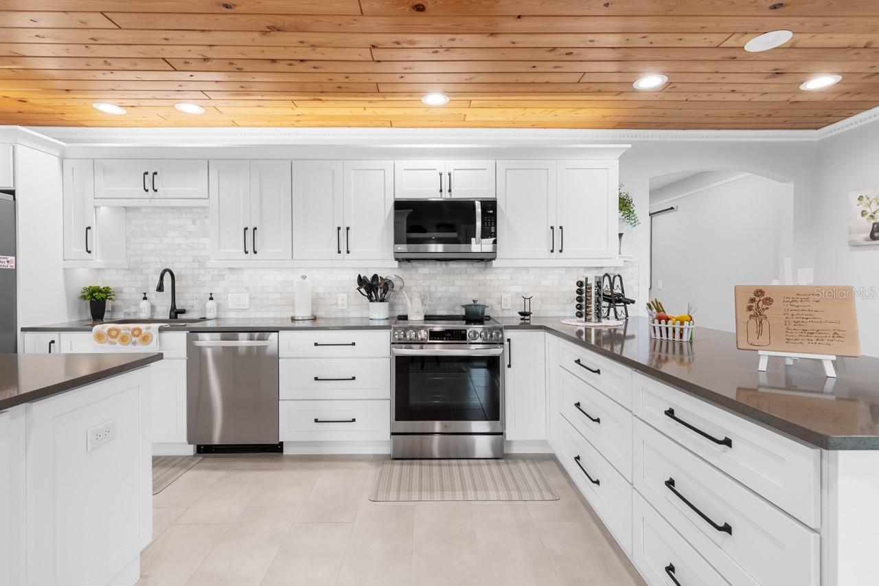 Image 18 of 72 For 100 18th Street Nw