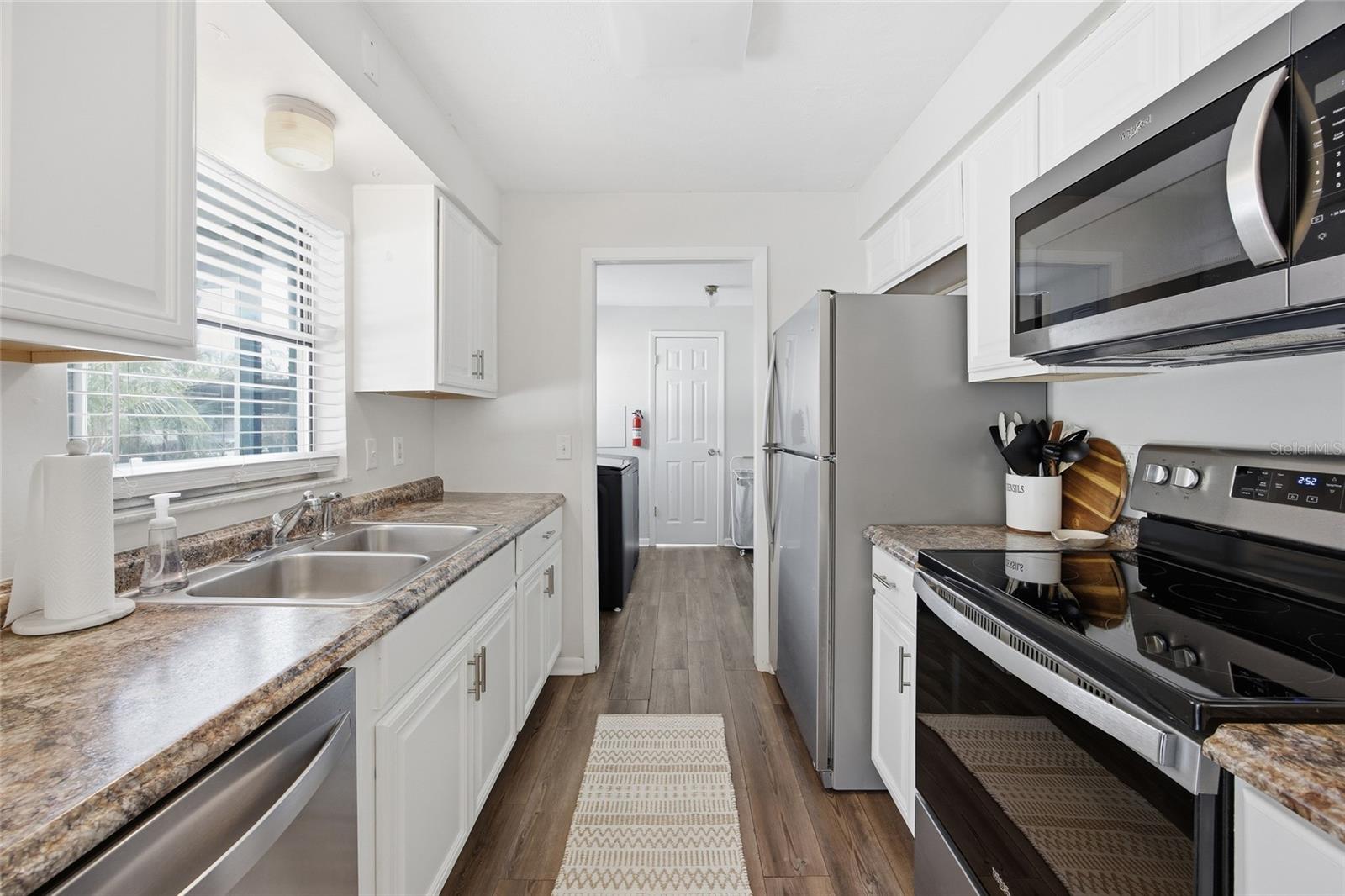 Image 10 of 38 For 3487 Honeylocust Drive