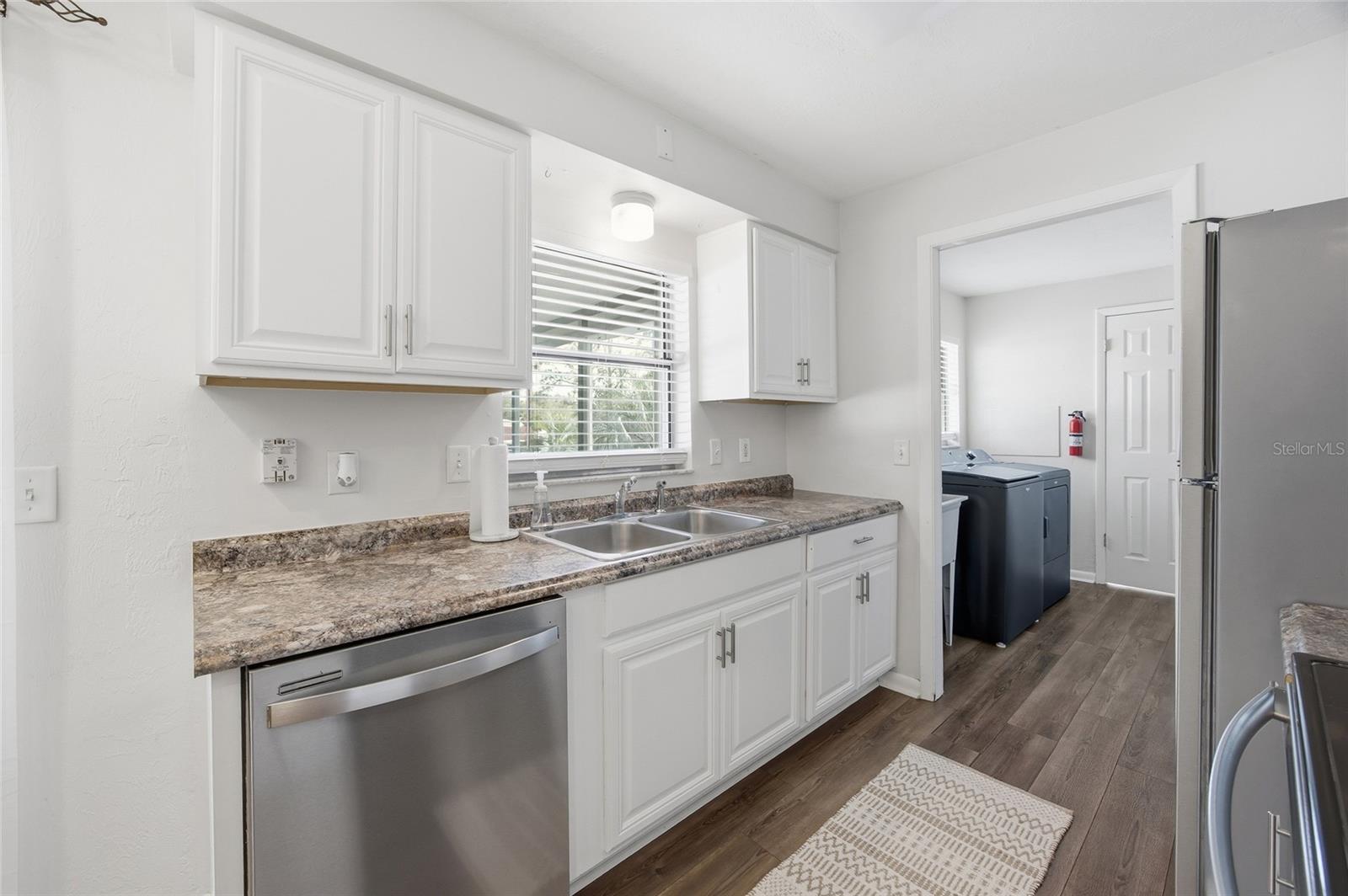 Image 12 of 38 For 3487 Honeylocust Drive