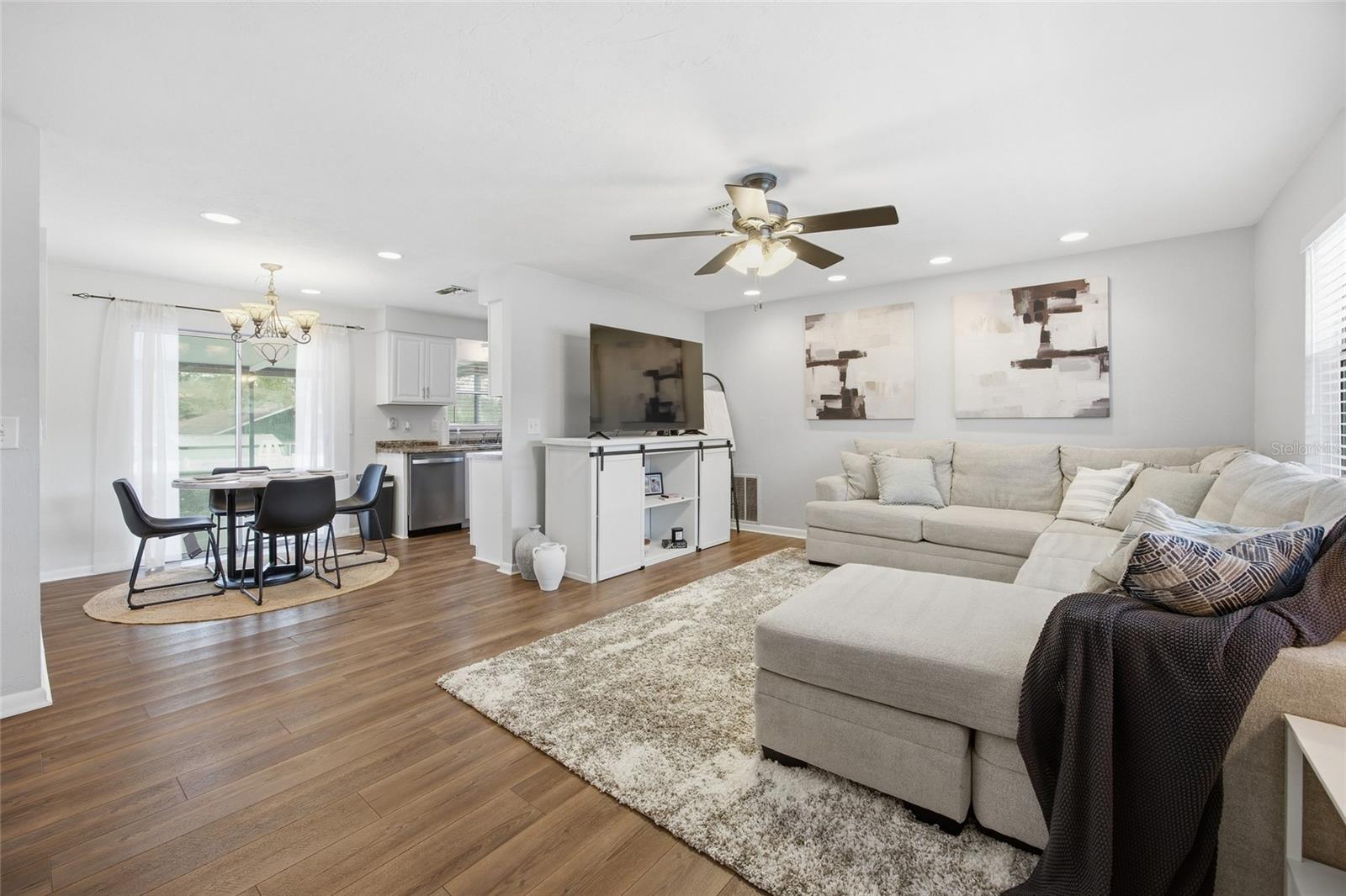 Image 4 of 38 For 3487 Honeylocust Drive