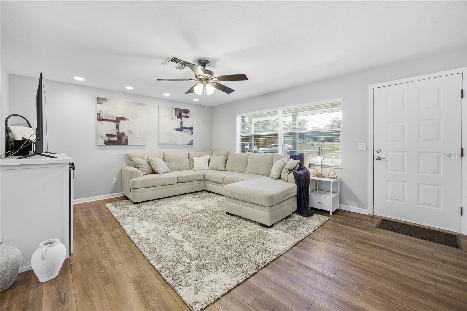 Image 6 of 38 For 3487 Honeylocust Drive