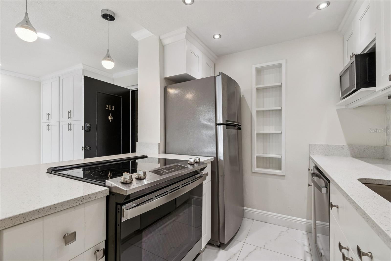 Image 10 of 44 For 2302 Manhattan Avenue 213