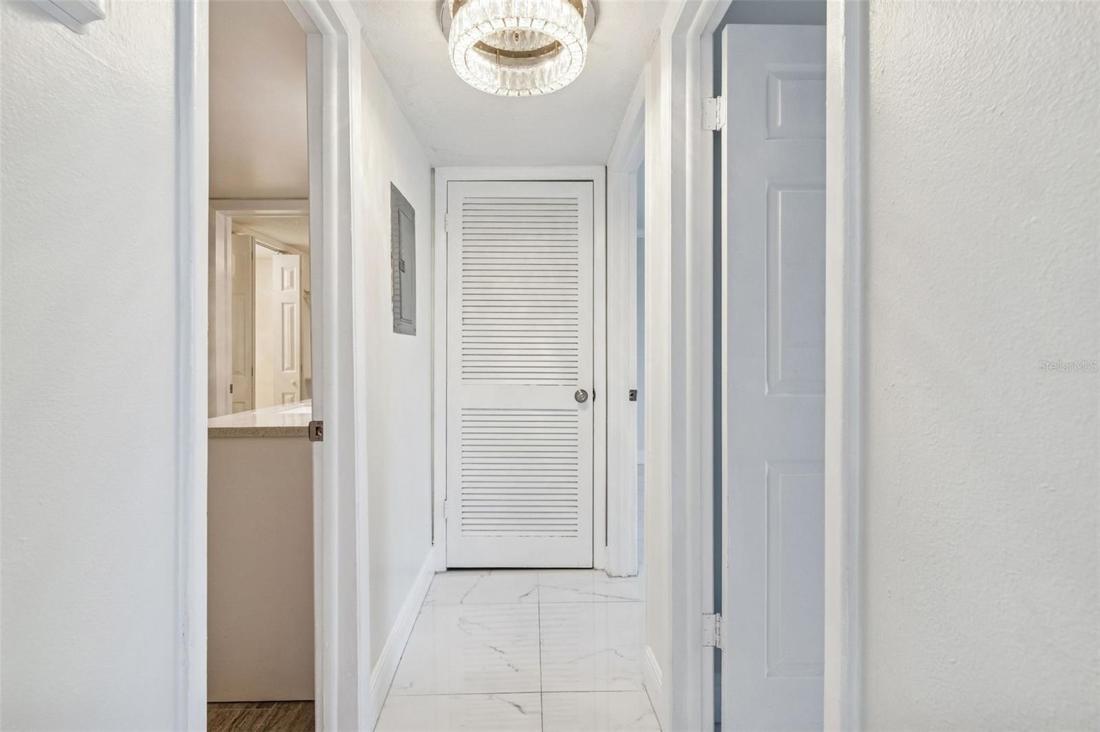 Image 21 of 44 For 2302 Manhattan Avenue 213