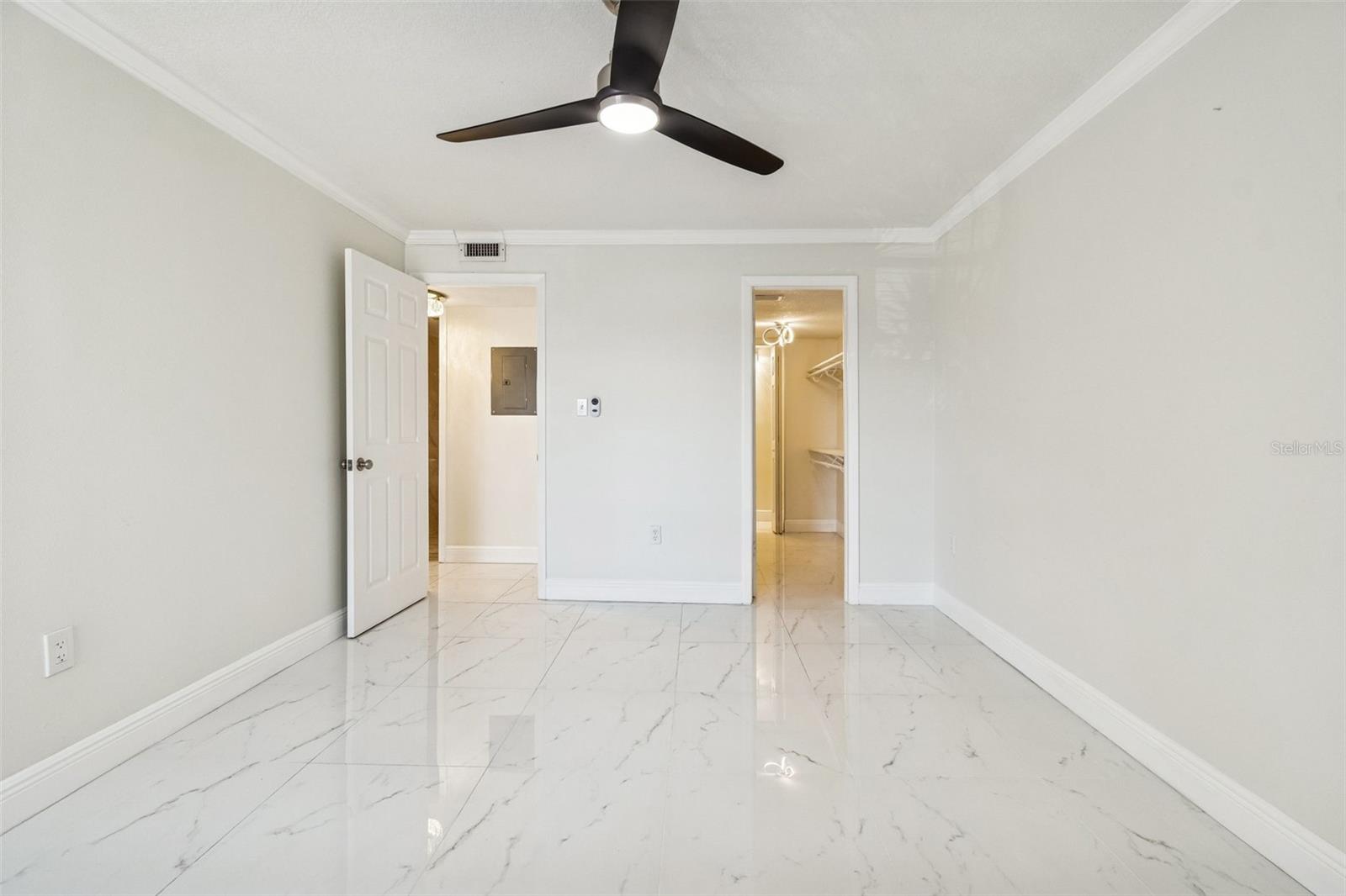 Image 24 of 44 For 2302 Manhattan Avenue 213