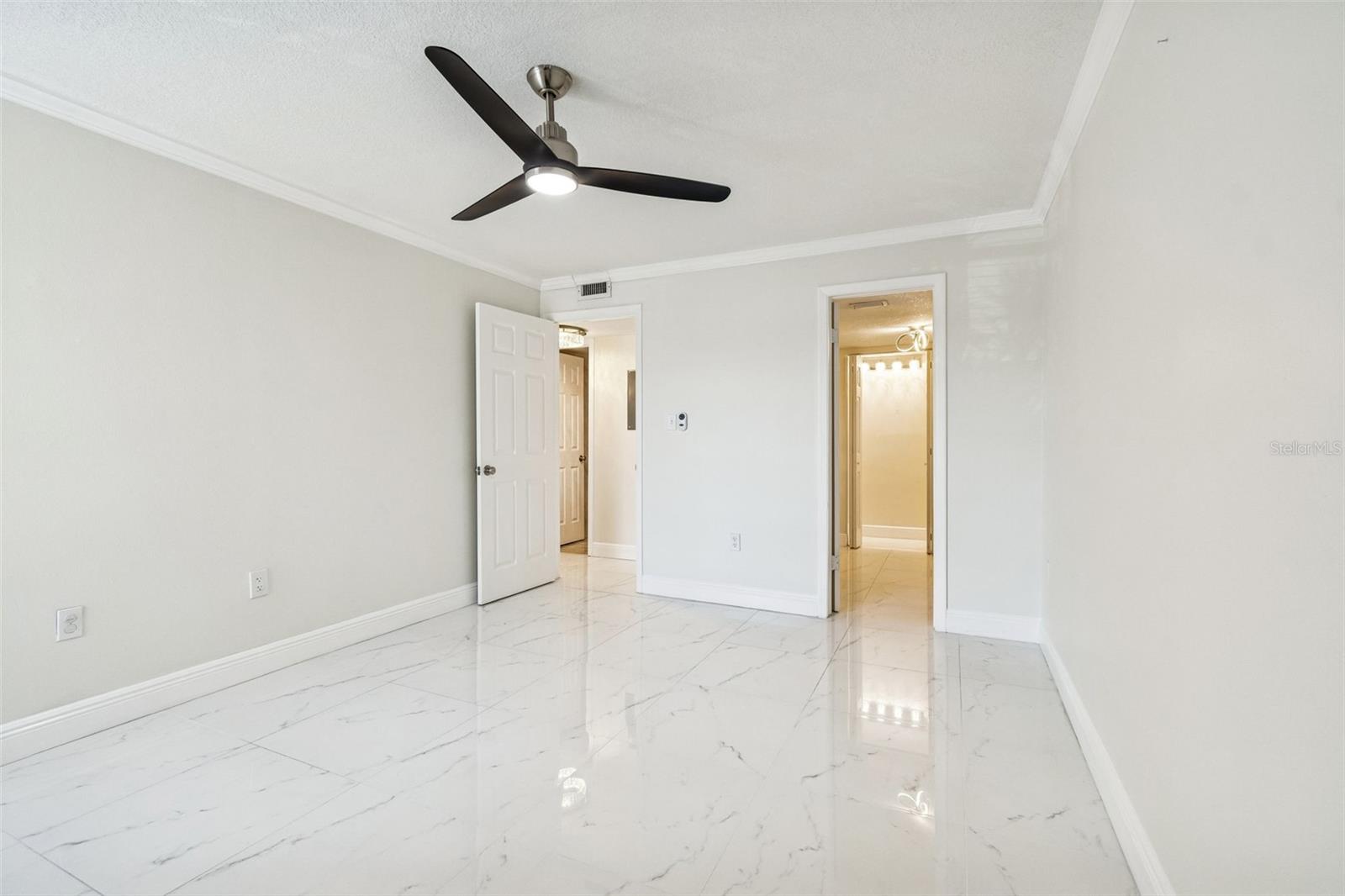 Image 25 of 44 For 2302 Manhattan Avenue 213