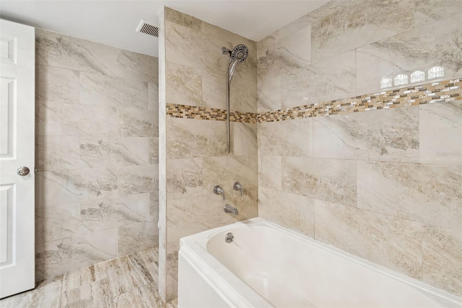 Image 29 of 44 For 2302 Manhattan Avenue 213