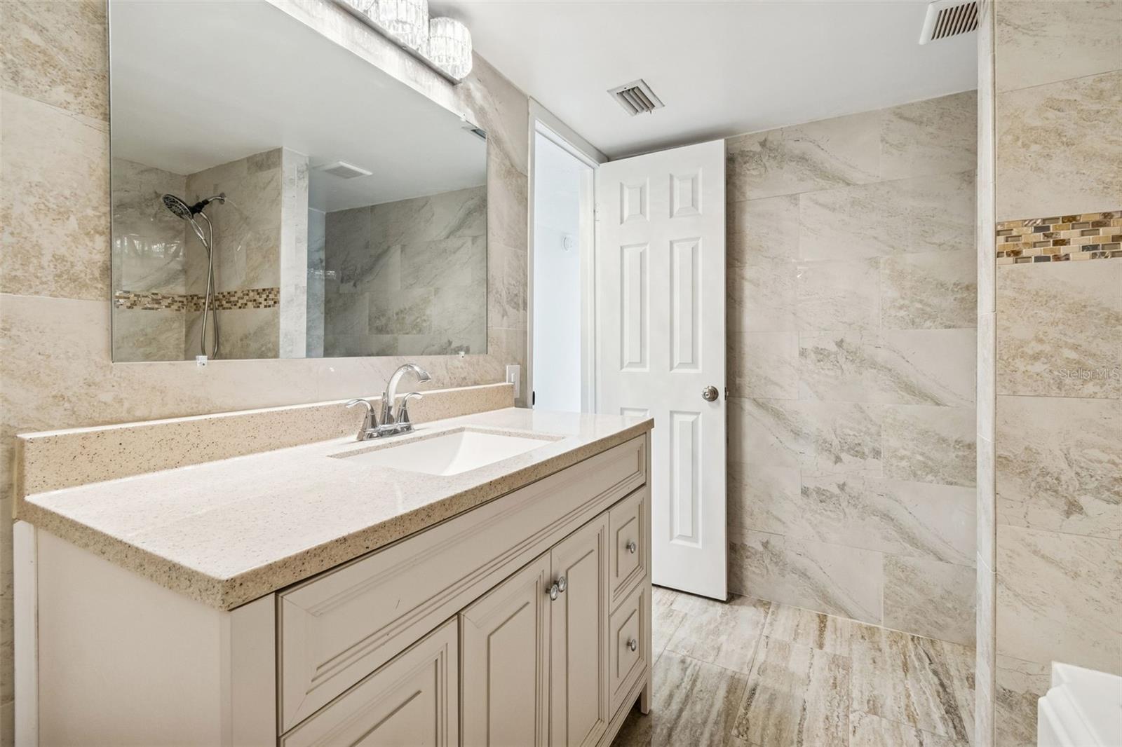 Image 30 of 44 For 2302 Manhattan Avenue 213