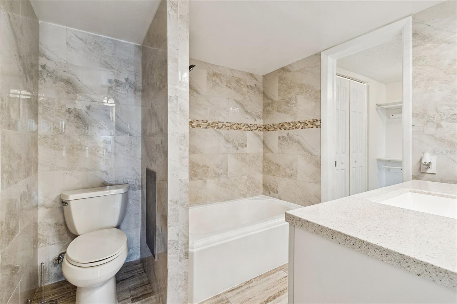 Image 33 of 44 For 2302 Manhattan Avenue 213