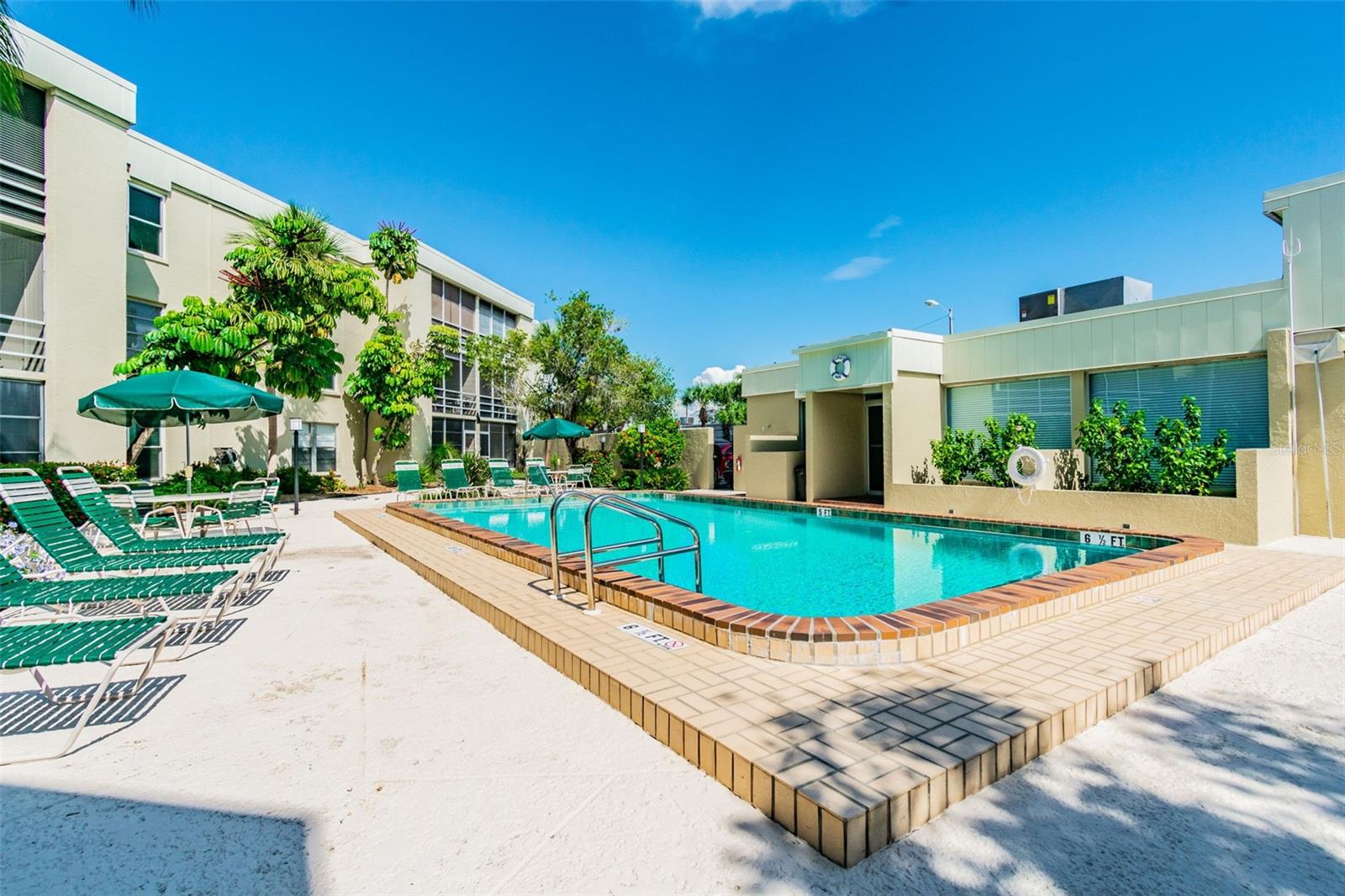 Image 38 of 44 For 2302 Manhattan Avenue 213