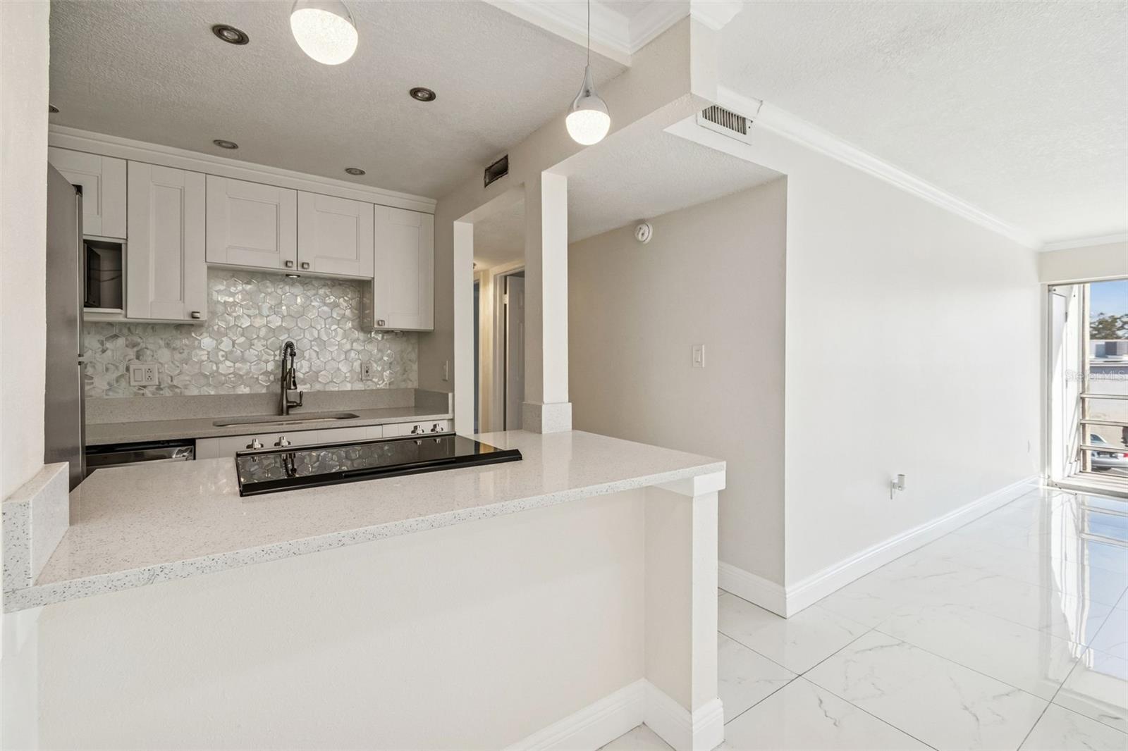 Image 4 of 44 For 2302 Manhattan Avenue 213