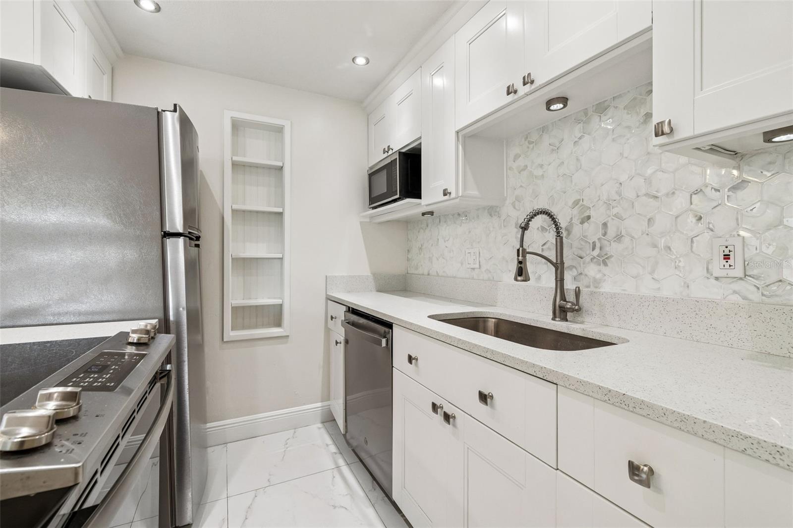 Image 5 of 44 For 2302 Manhattan Avenue 213