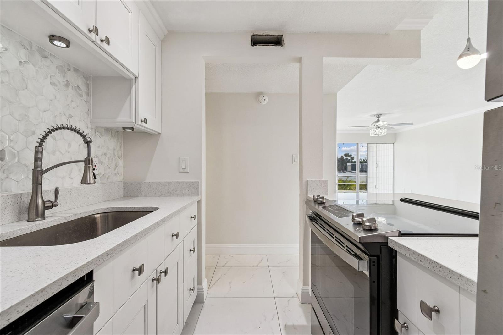 Image 7 of 44 For 2302 Manhattan Avenue 213