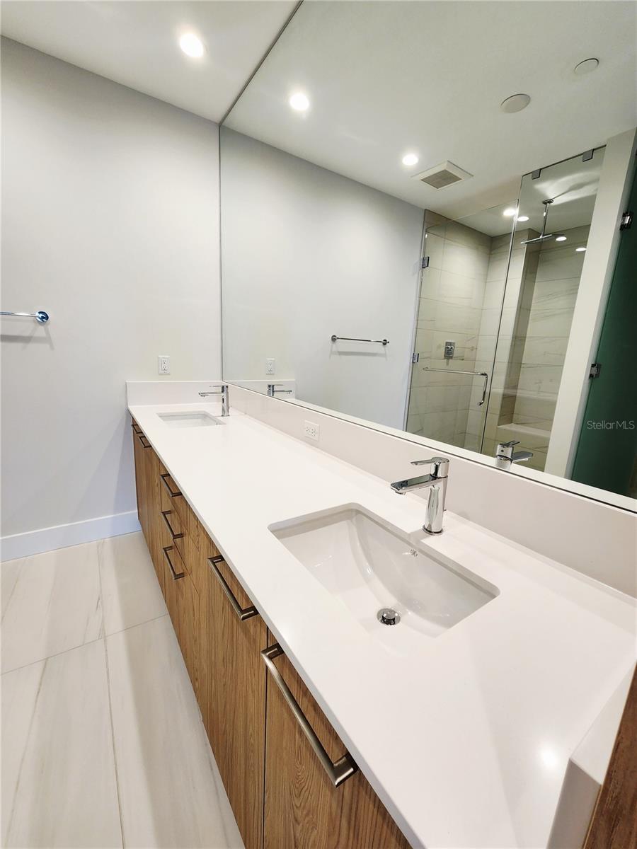 Image 21 of 52 For 275 1st Avenue S 2307