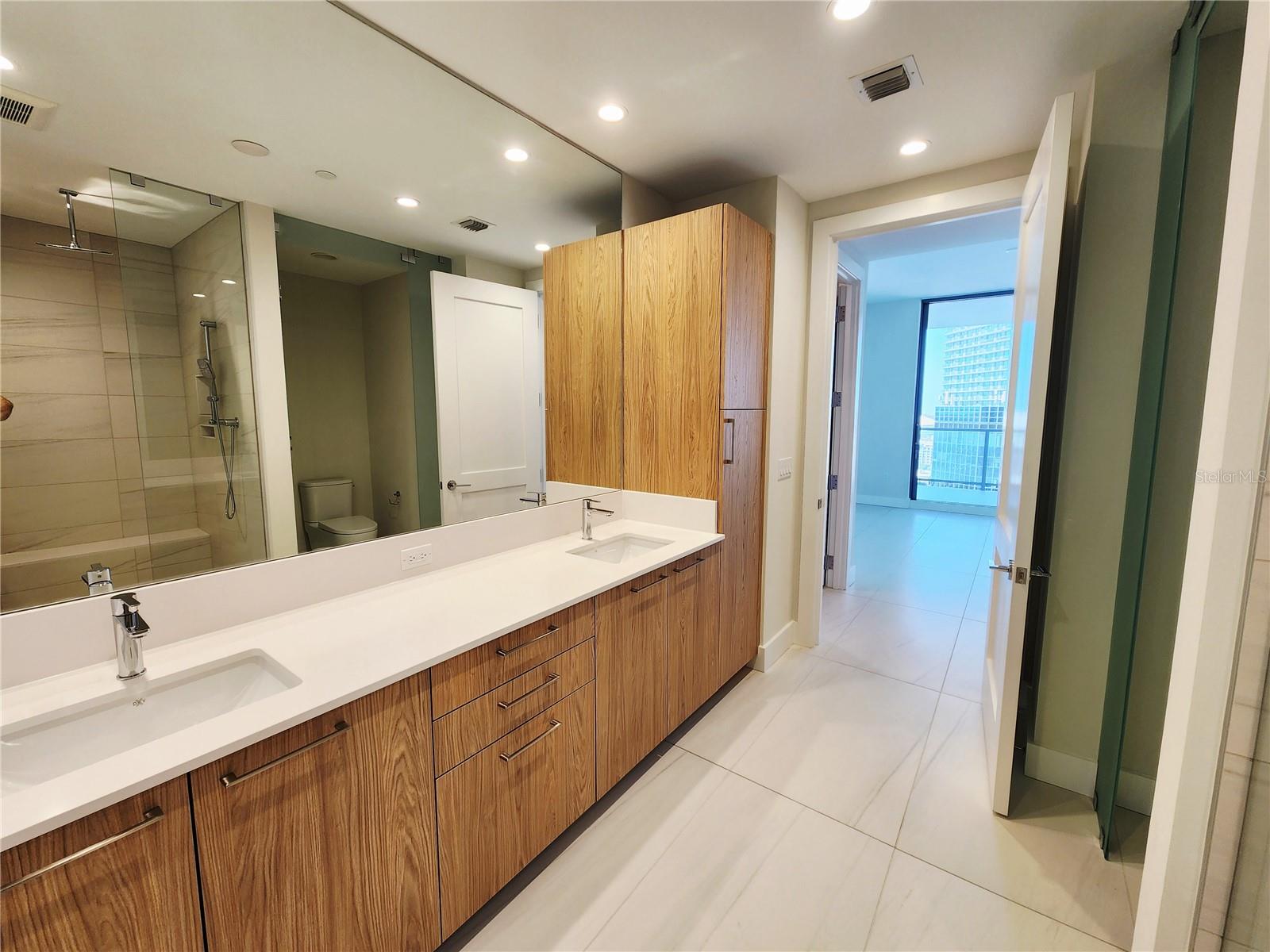 Image 22 of 52 For 275 1st Avenue S 2307