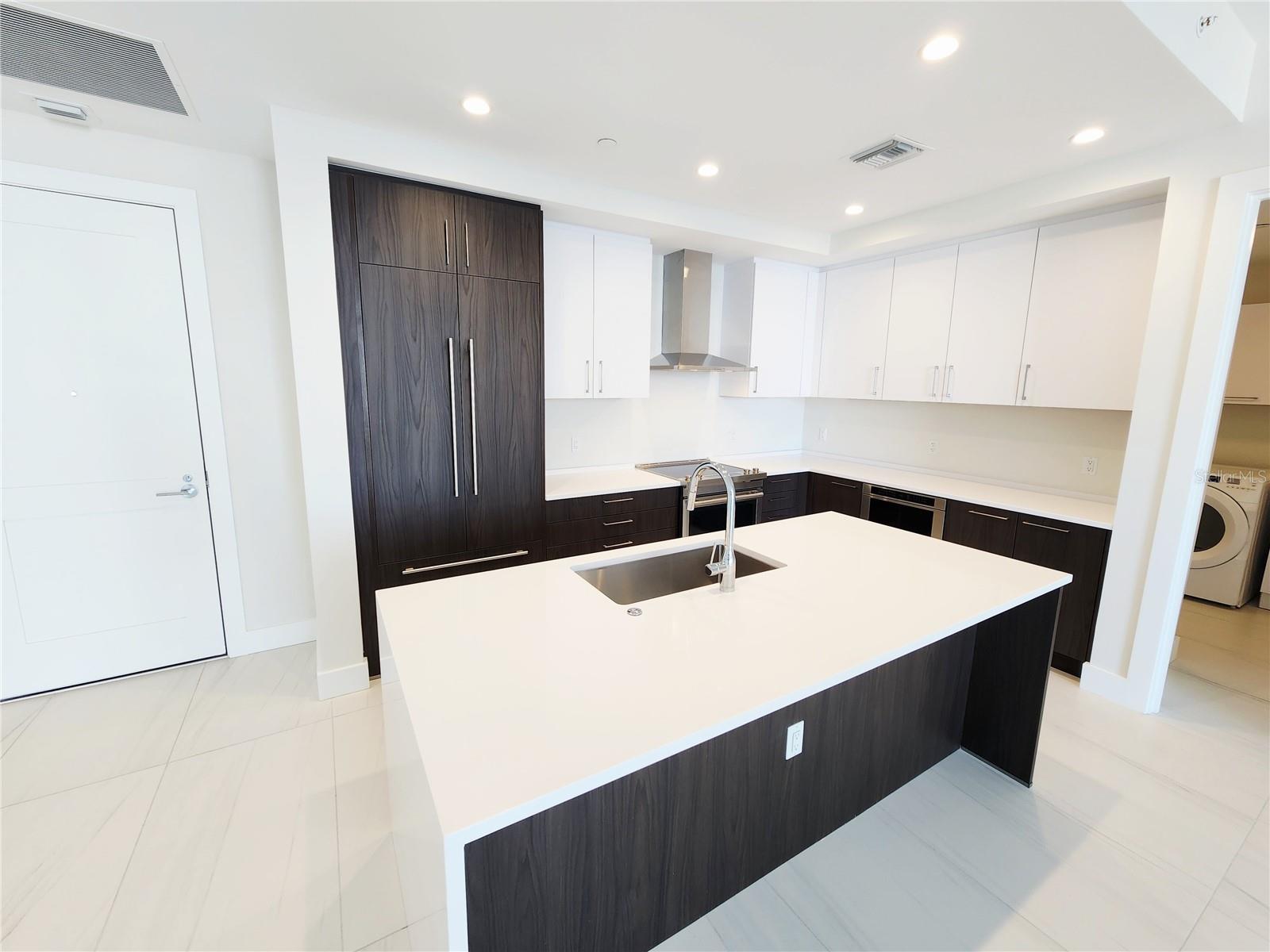 Image 4 of 52 For 275 1st Avenue S 2307